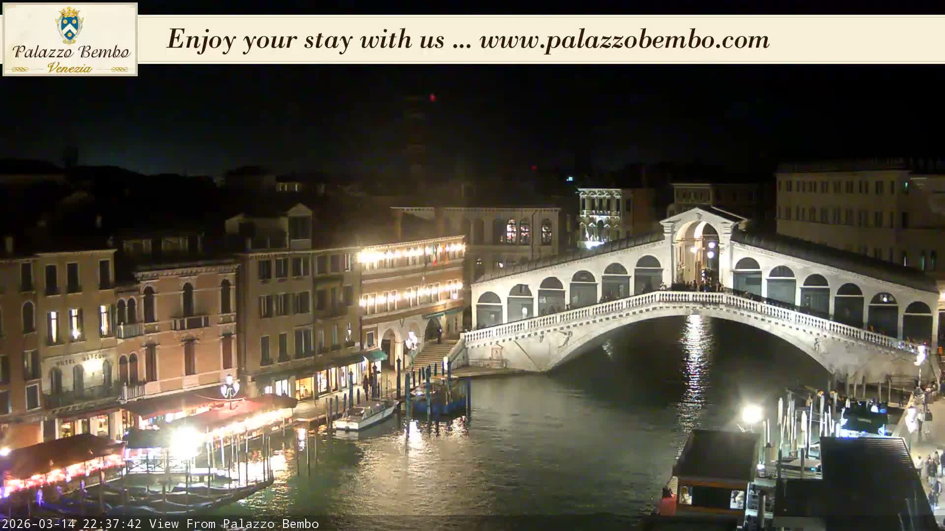 Venice, Rialto Bridge in Grand Canal Live Cam - Venice, Veneto, Italy