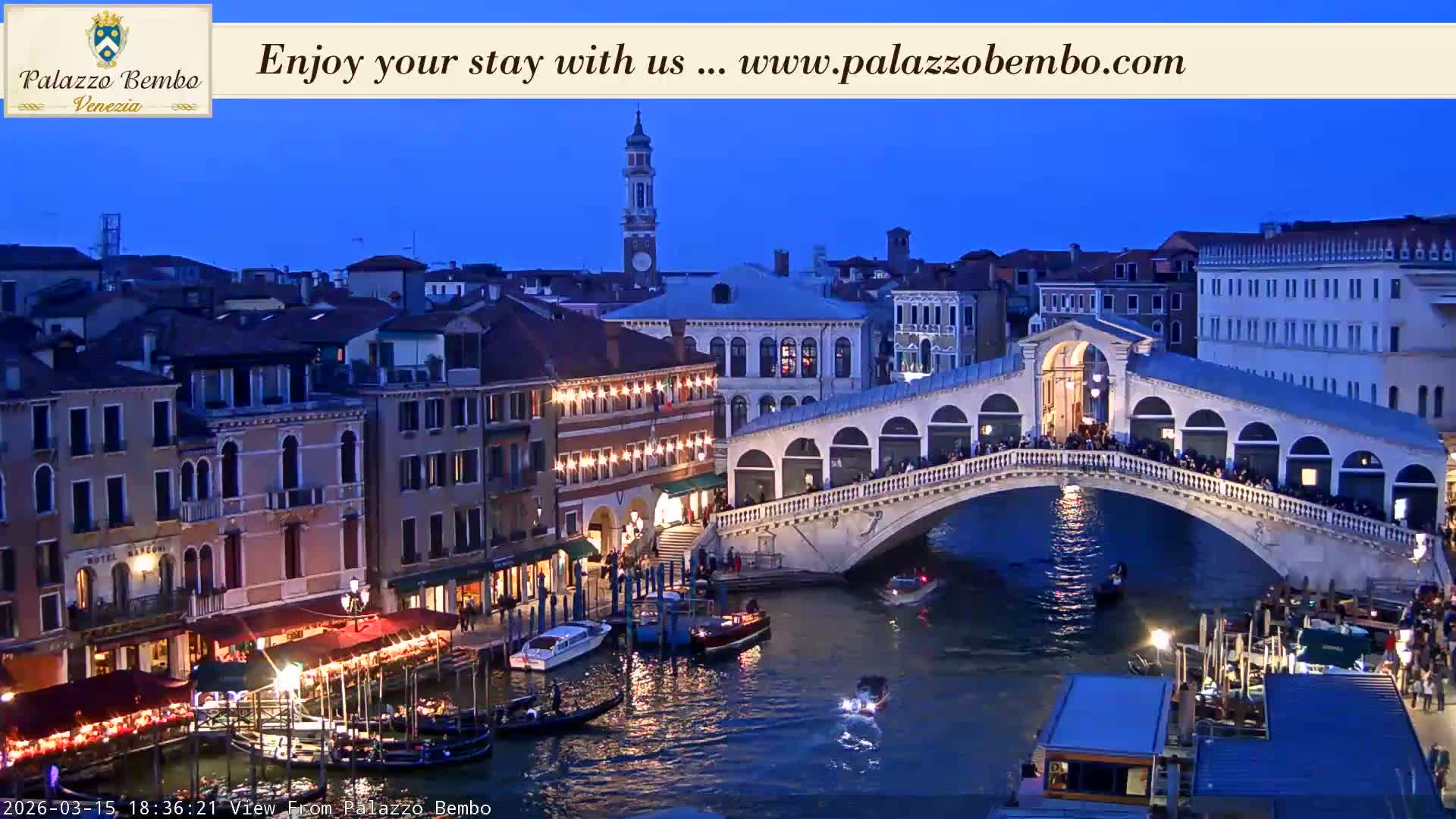 Venice, Rialto Bridge in Grand Canal Live Cam - Venice, Veneto, Italy