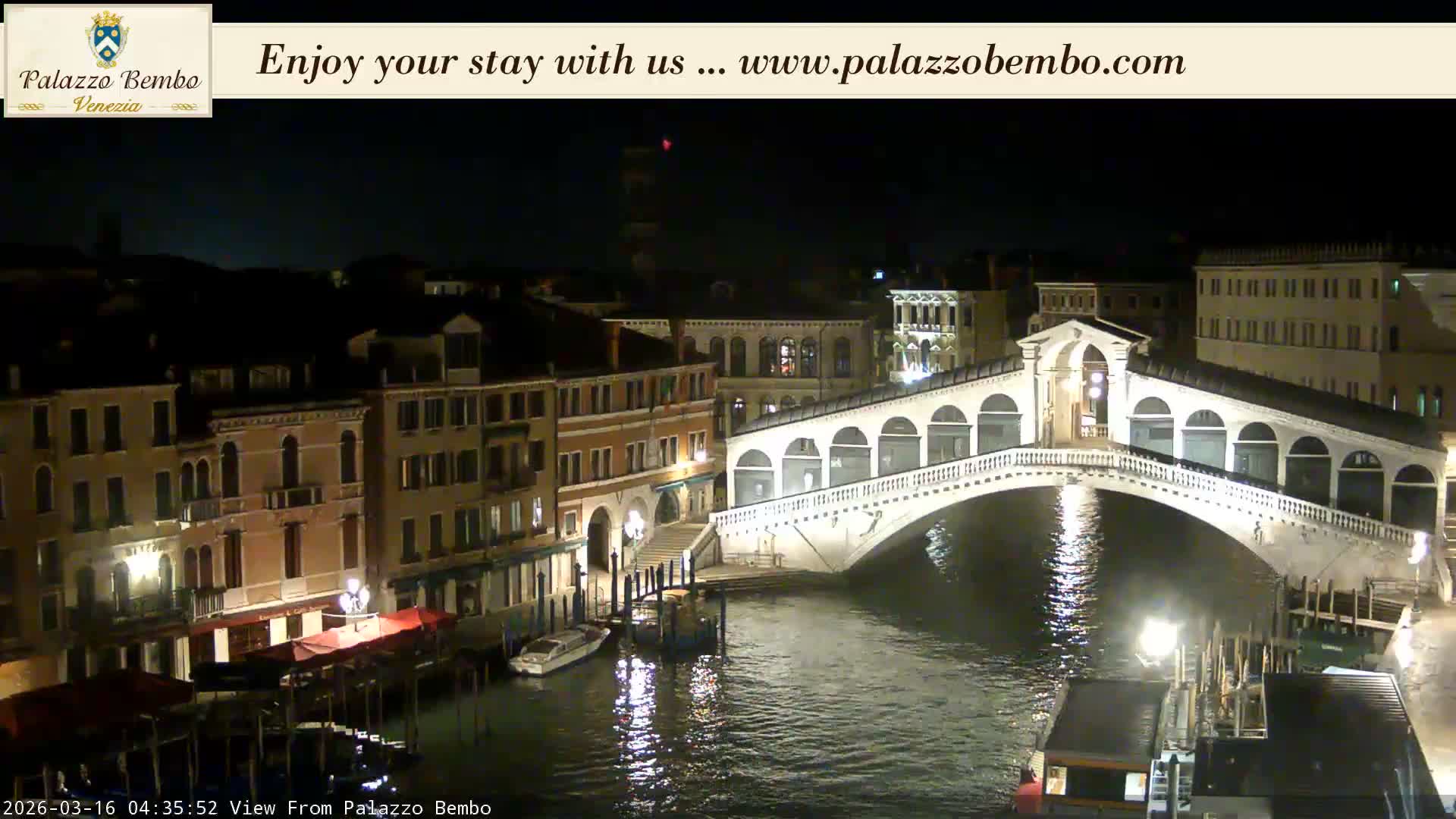 Venice, Rialto Bridge in Grand Canal Live Cam - Venice, Veneto, Italy