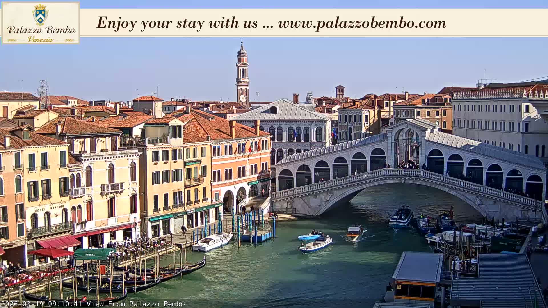 Venice, Rialto Bridge in Grand Canal Live Cam - Venice, Veneto, Italy