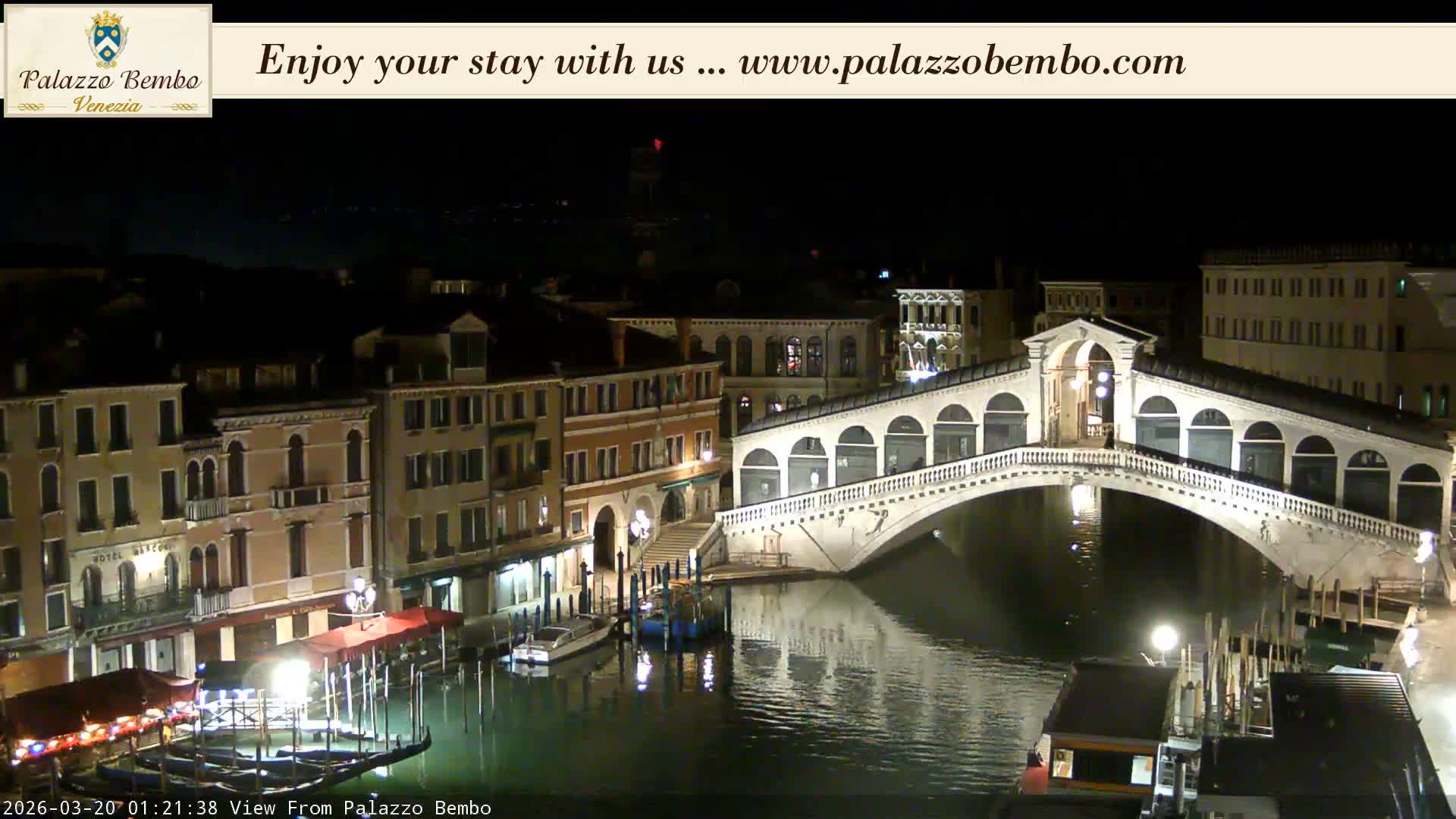 Venice, Rialto Bridge in Grand Canal Live Cam - Venice, Veneto, Italy