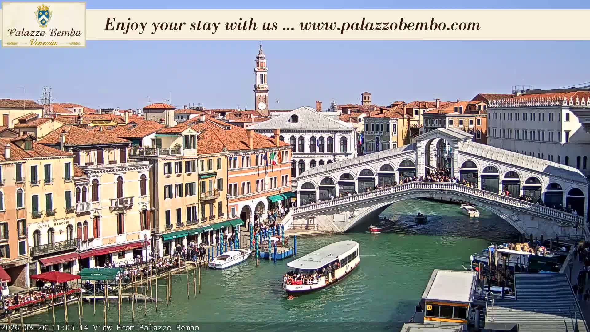 Venice, Rialto Bridge in Grand Canal Live Cam - Venice, Veneto, Italy