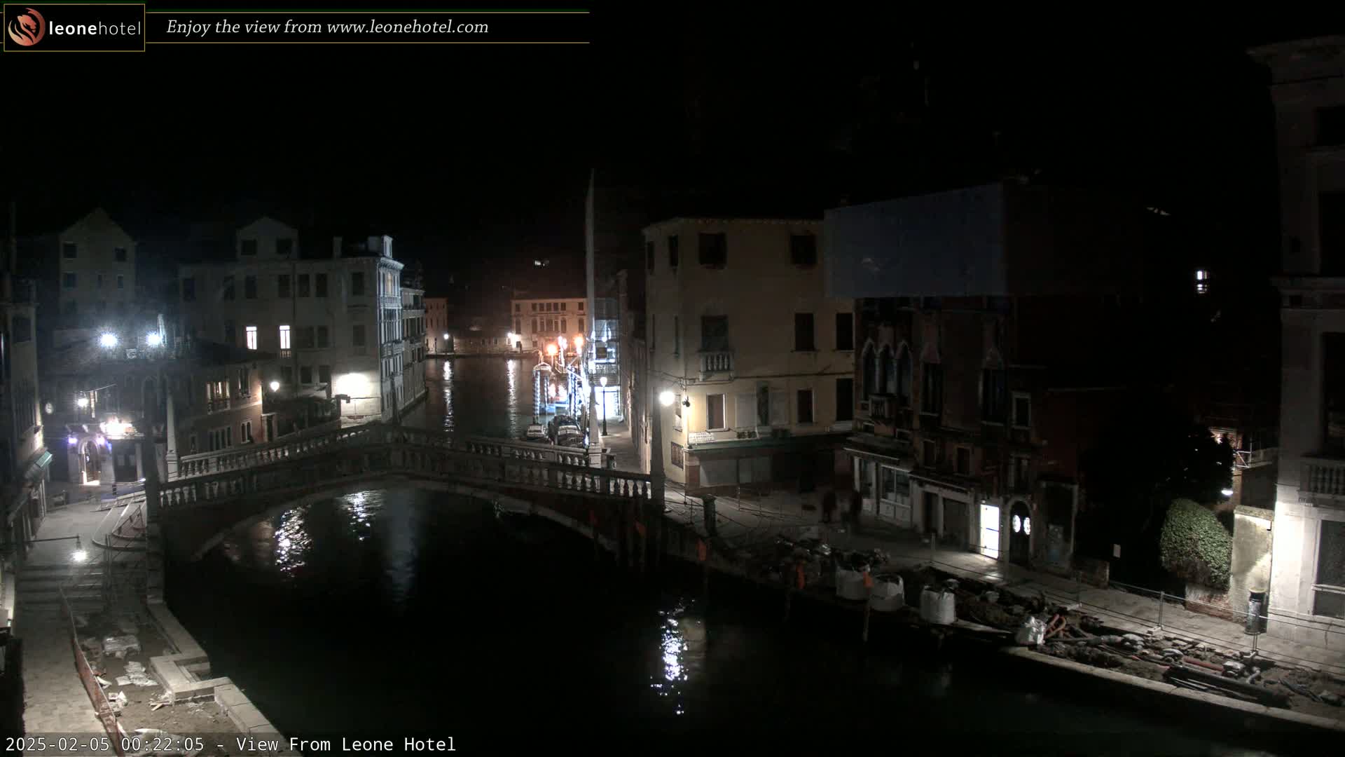 Venice, Canal of Cannaregio , Ponte delle Guglie Bridge Live Cam - Veneto, Italy