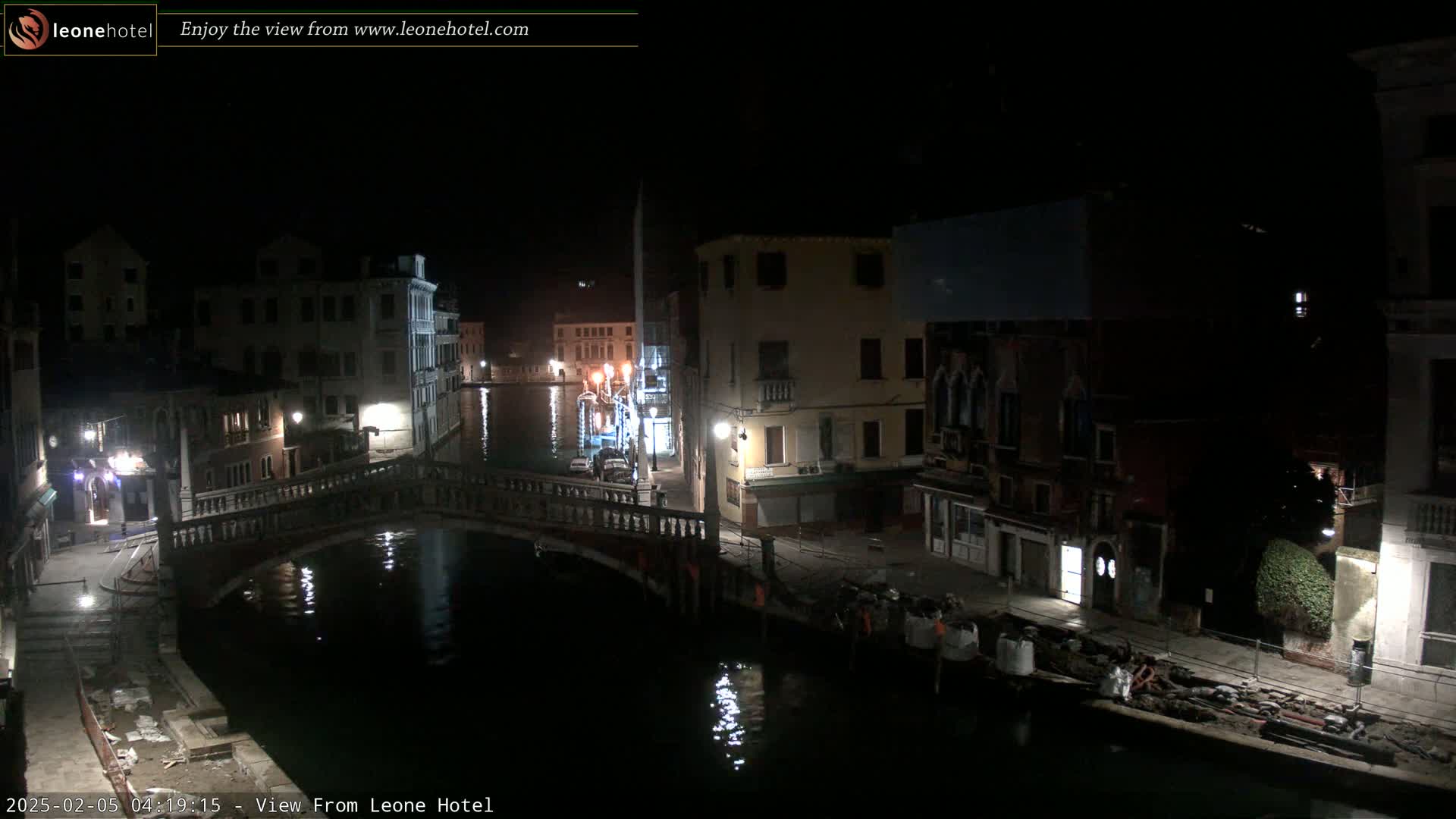 Venice, Canal of Cannaregio , Ponte delle Guglie Bridge Live Cam - Veneto, Italy