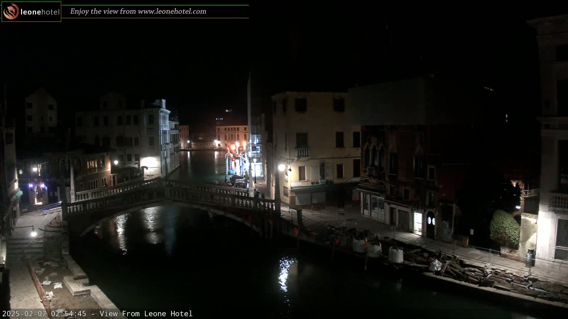 Venice, Canal of Cannaregio , Ponte delle Guglie Bridge Live Cam - Veneto, Italy