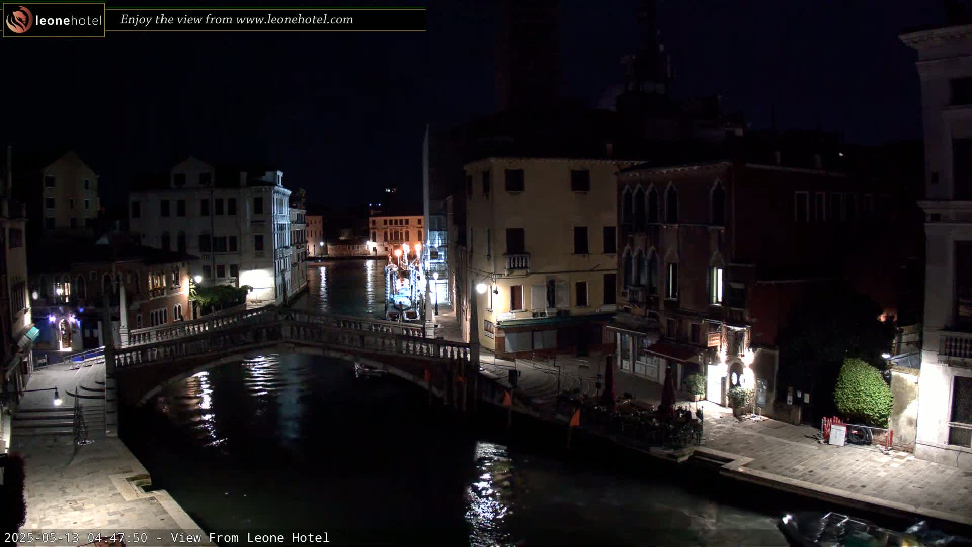 Venice, Canal of Cannaregio , Ponte delle Guglie Bridge Live Cam - Venice, Veneto, Italy