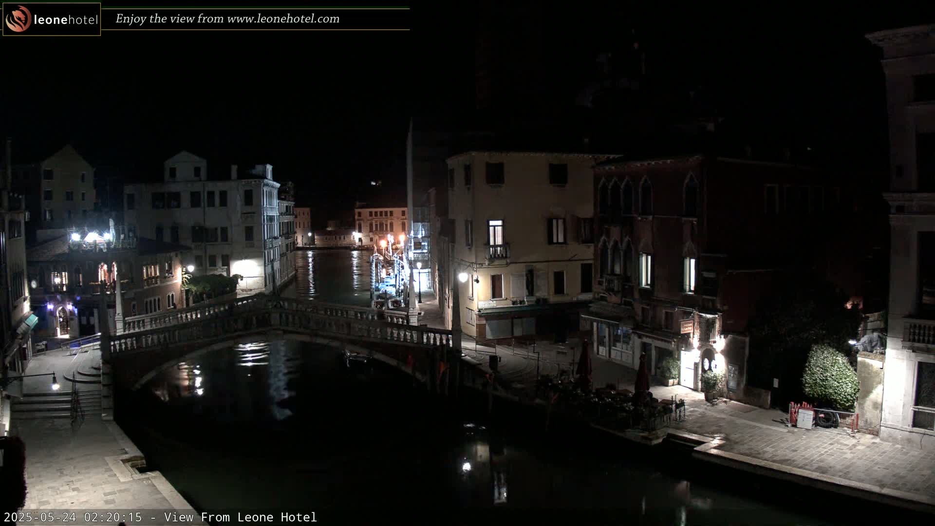 Venice, Canal of Cannaregio , Ponte delle Guglie Bridge Live Cam - Venice, Veneto, Italy