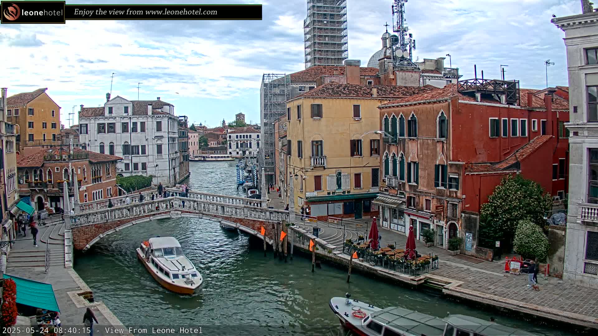 Venice, Canal of Cannaregio , Ponte delle Guglie Bridge Live Cam - Venice, Veneto, Italy