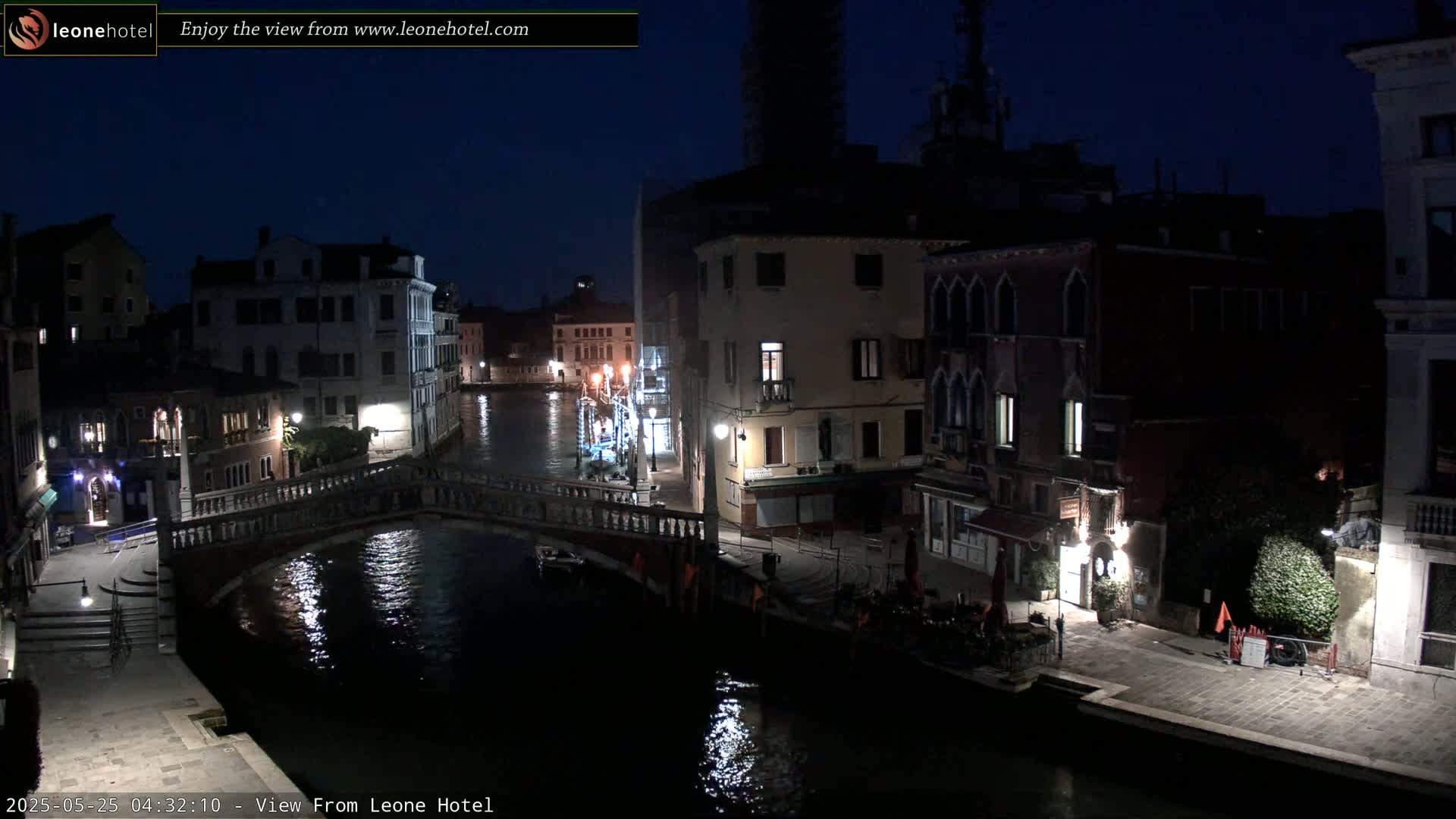 Venice, Canal of Cannaregio , Ponte delle Guglie Bridge Live Cam - Venice, Veneto, Italy