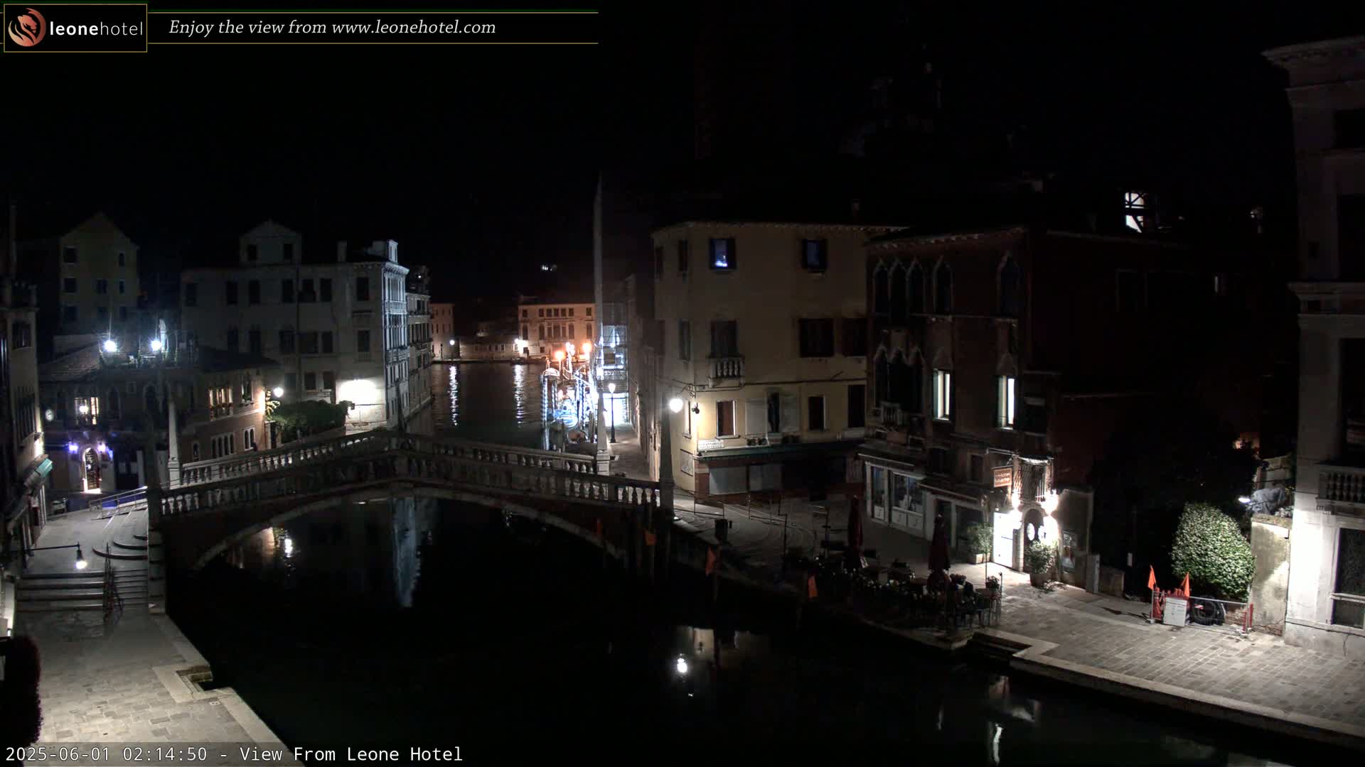 Venice, Canal of Cannaregio , Ponte delle Guglie Bridge Live Cam - Venice, Veneto, Italy