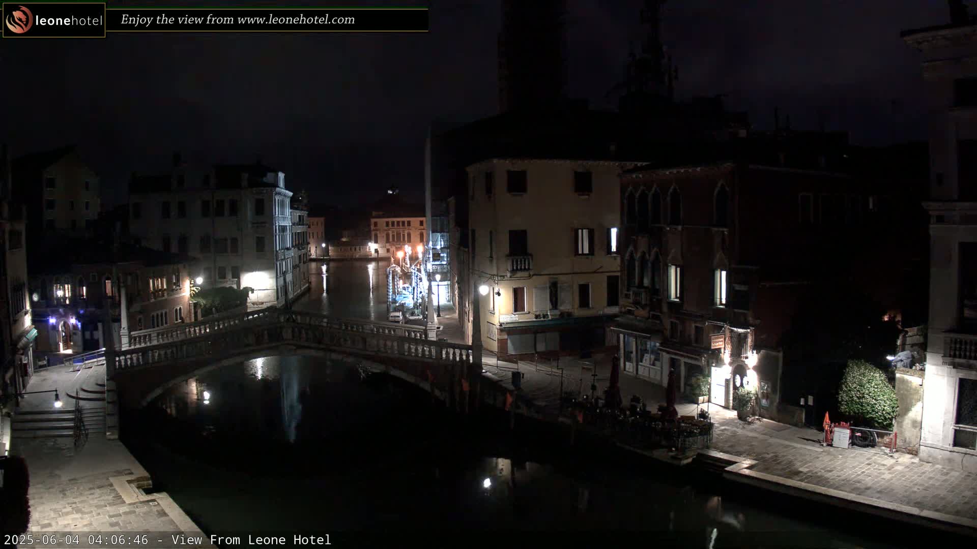 Venice, Canal of Cannaregio , Ponte delle Guglie Bridge Live Cam - Venice, Veneto, Italy
