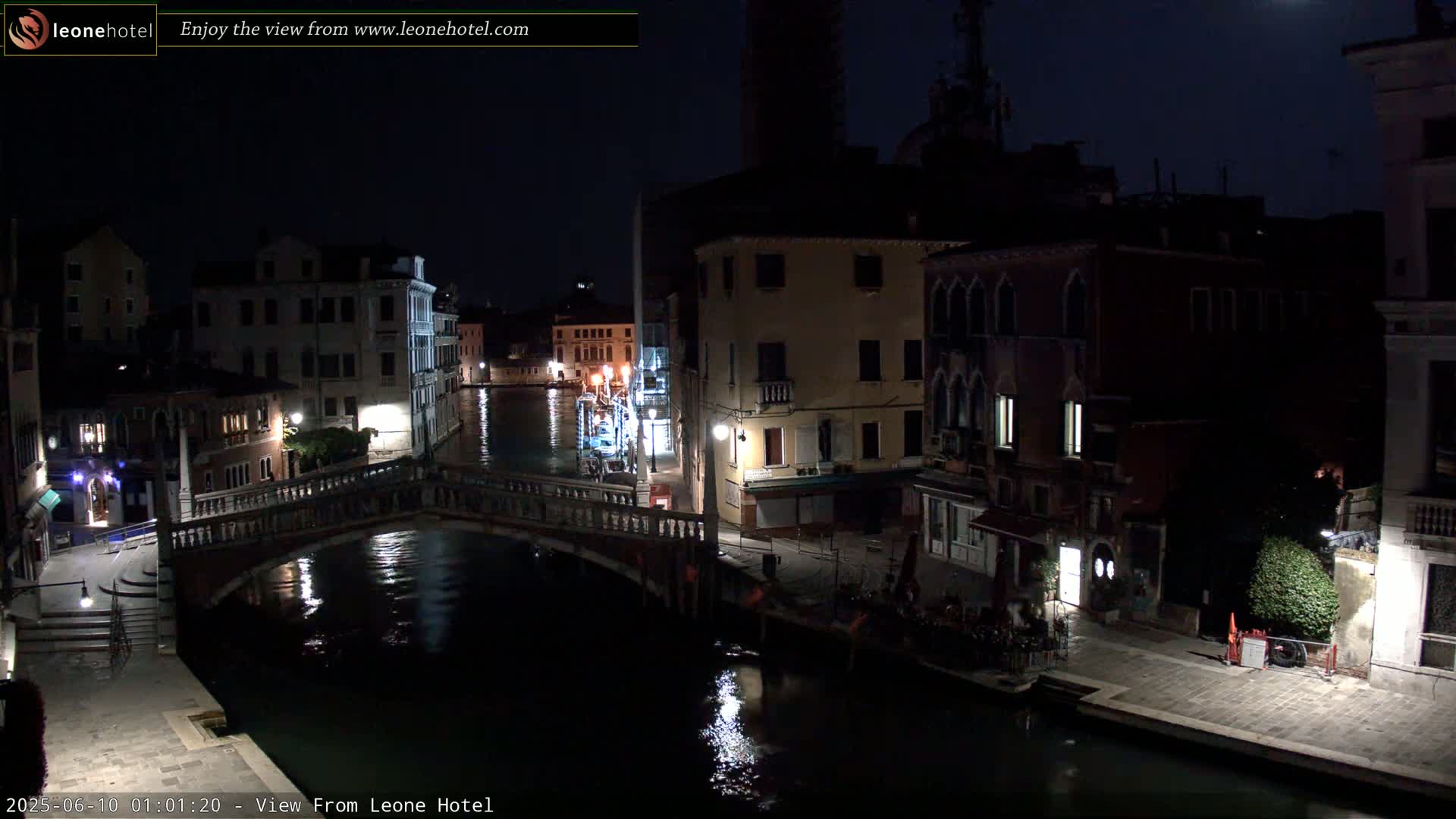 Venice, Canal of Cannaregio , Ponte delle Guglie Bridge Live Cam - Veneto, Italy