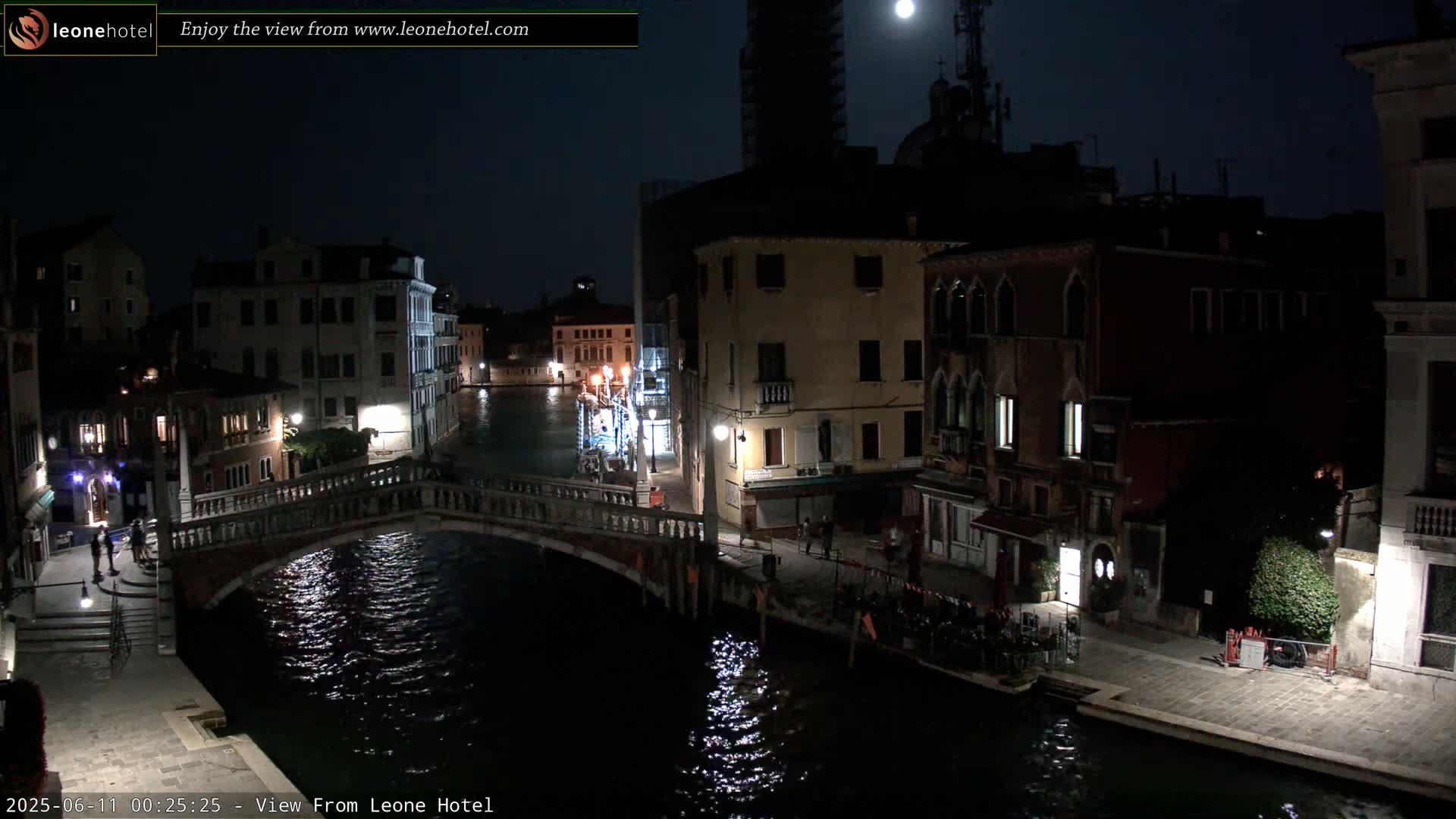 Venice, Canal of Cannaregio , Ponte delle Guglie Bridge Live Cam - Veneto, Italy