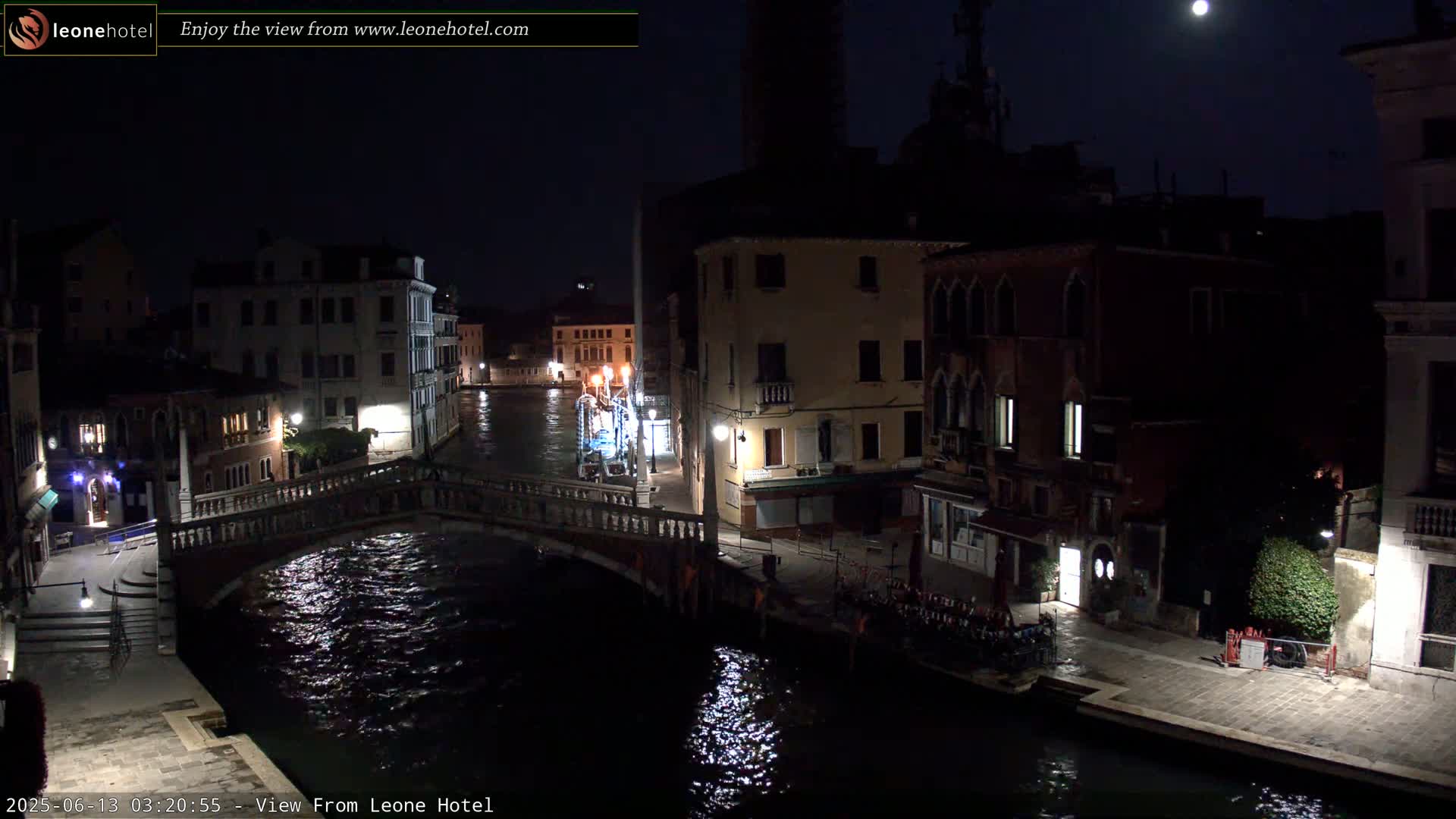 Venice, Canal of Cannaregio , Ponte delle Guglie Bridge Live Cam - Veneto, Italy