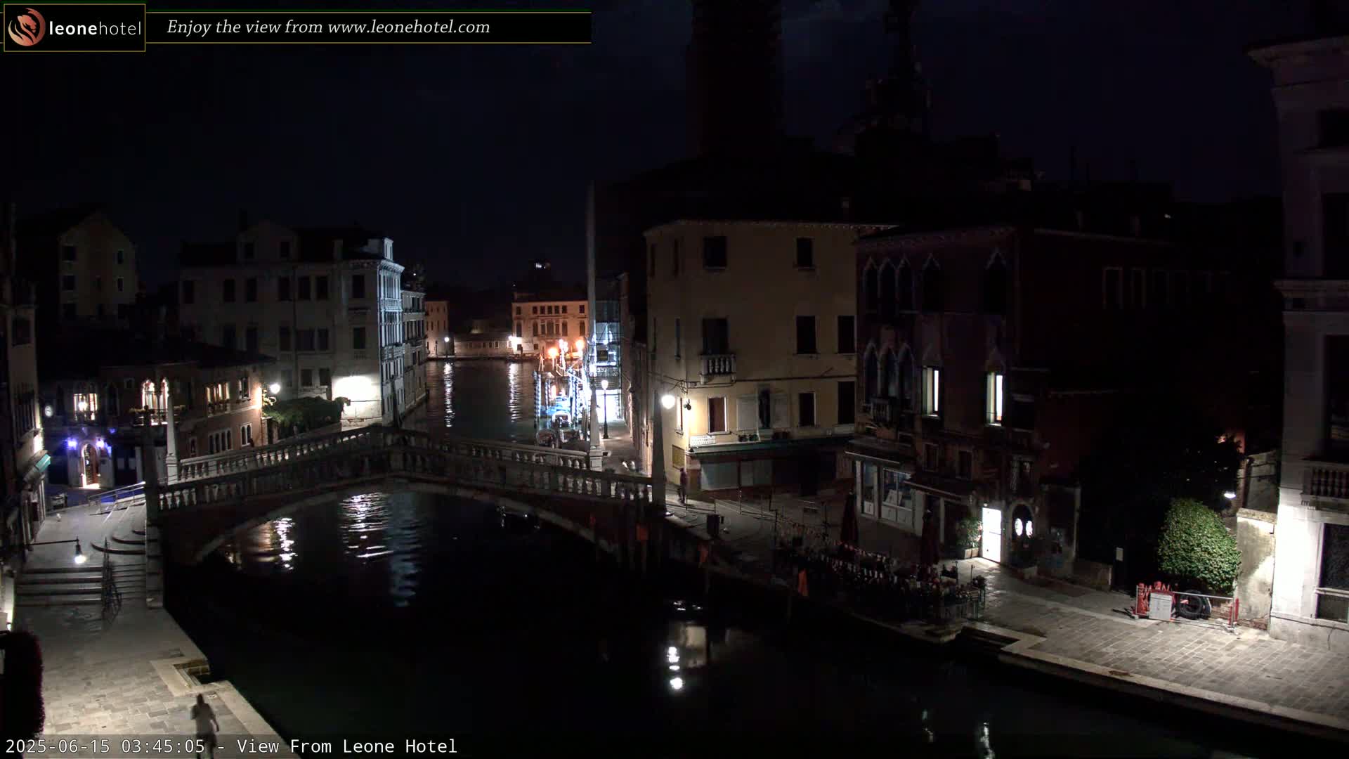Venice, Canal of Cannaregio , Ponte delle Guglie Bridge Live Cam - Veneto, Italy