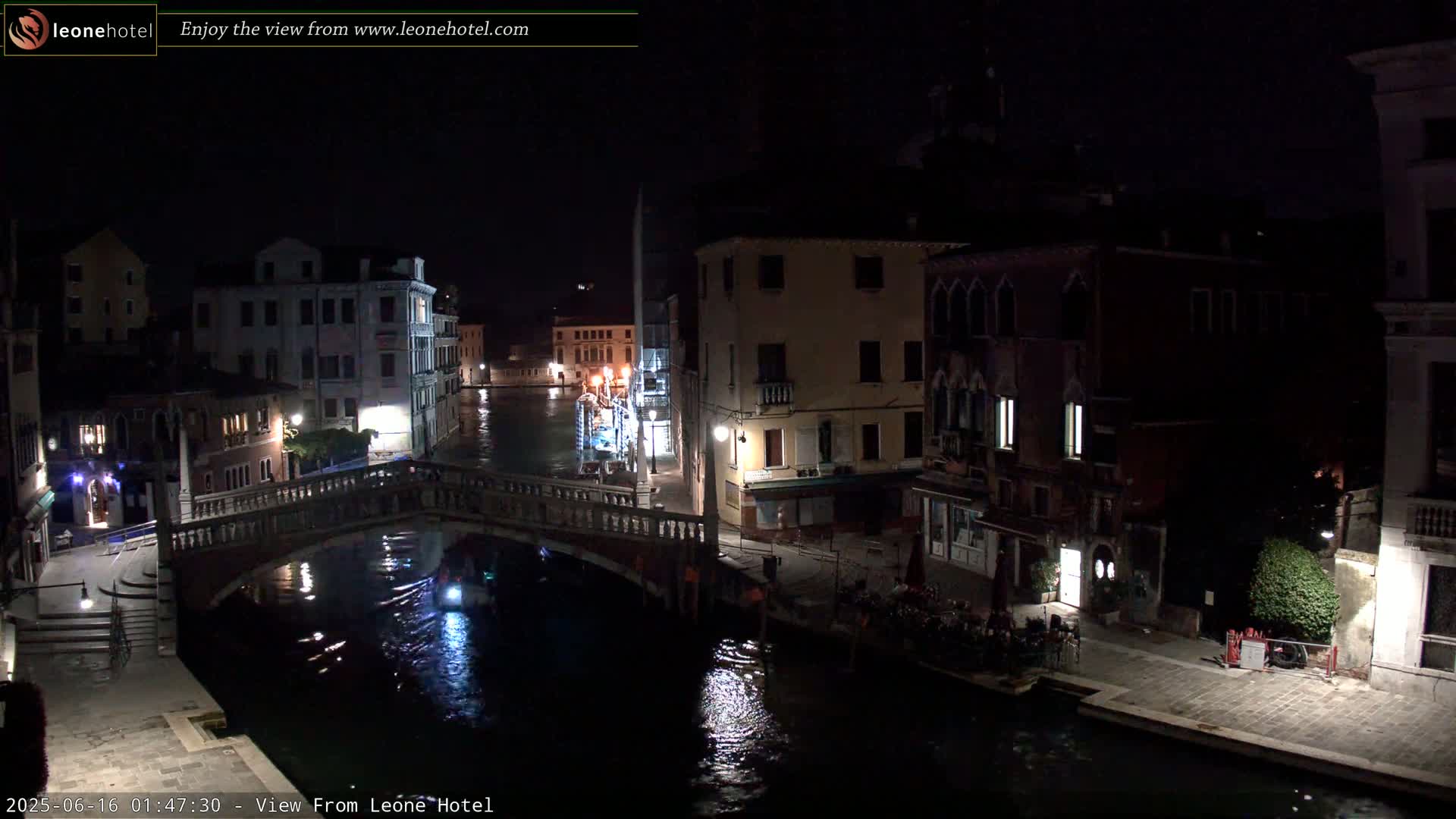 Venice, Canal of Cannaregio , Ponte delle Guglie Bridge Live Cam - Venice, Veneto, Italy