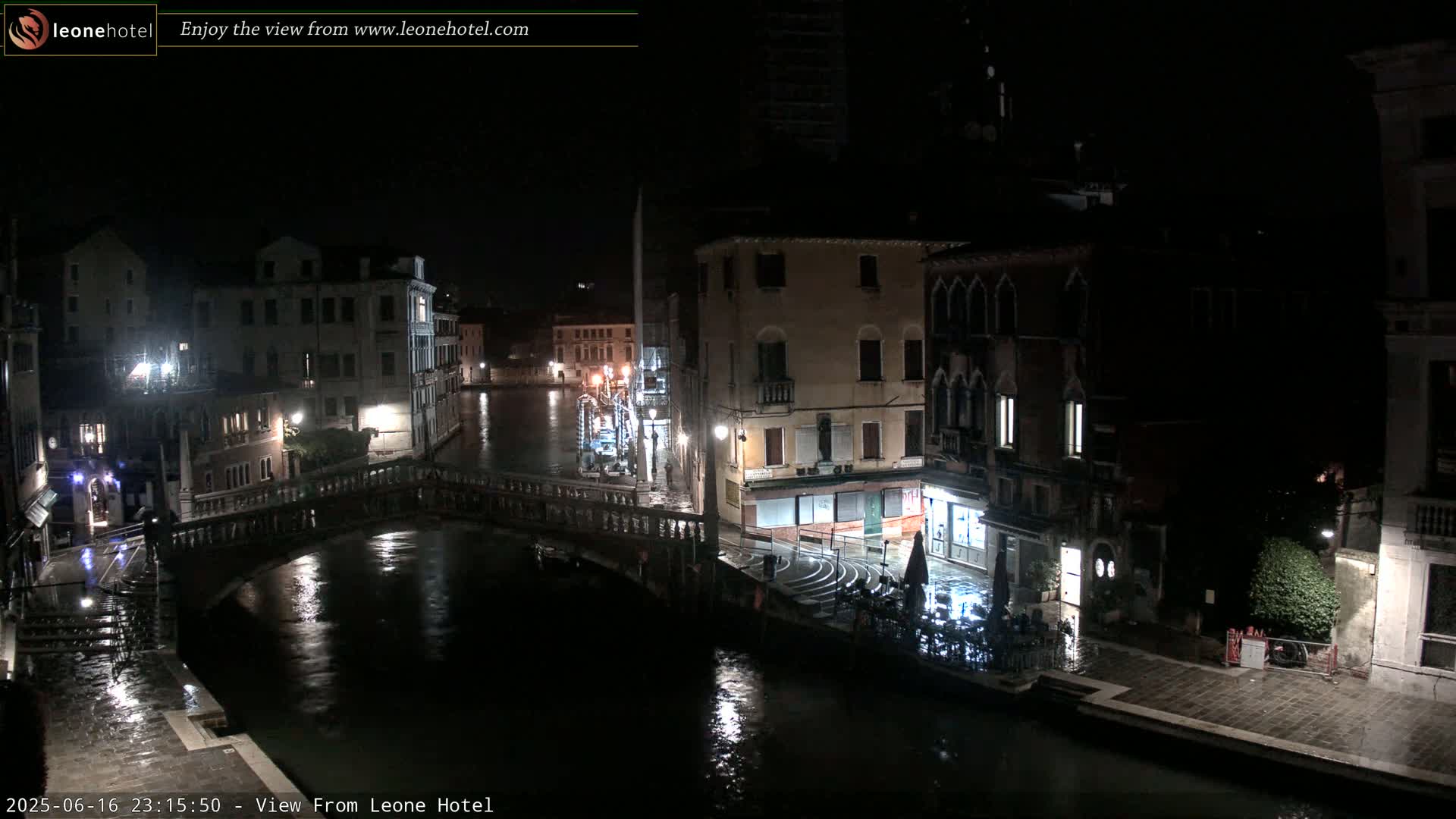 Venice, Canal of Cannaregio , Ponte delle Guglie Bridge Live Cam - Venice, Veneto, Italy