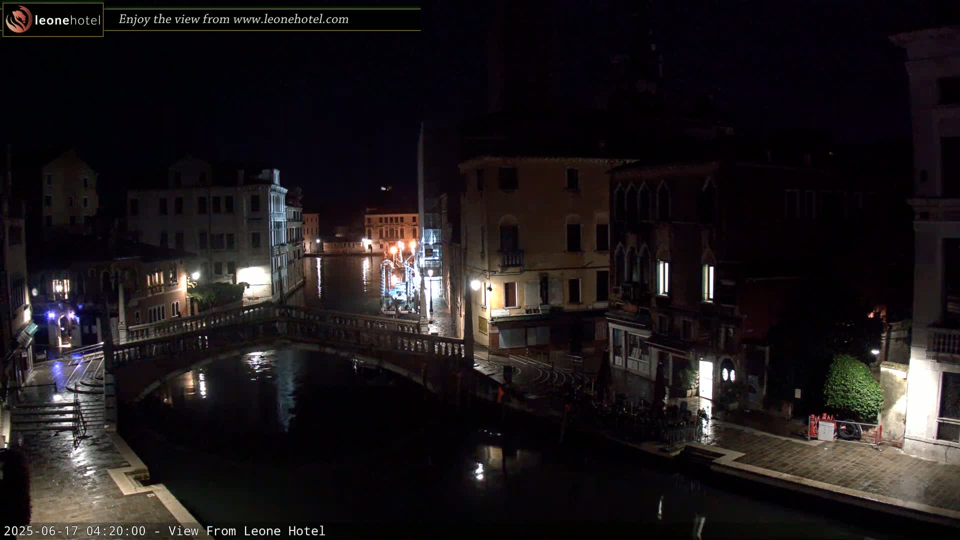 Venice, Canal of Cannaregio , Ponte delle Guglie Bridge Live Cam - Venice, Veneto, Italy