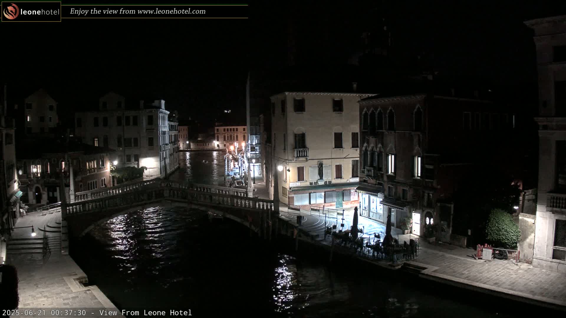 Venice, Canal of Cannaregio , Ponte delle Guglie Bridge Live Cam - Venice, Veneto, Italy