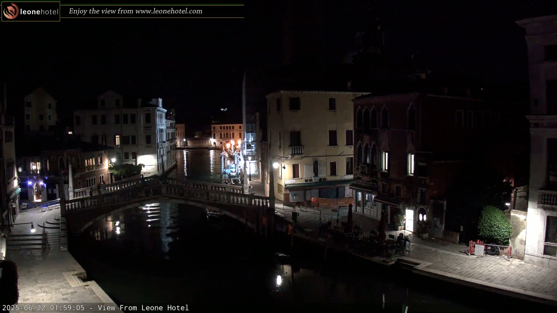Venice, Canal of Cannaregio , Ponte delle Guglie Bridge Live Cam - Venice, Veneto, Italy