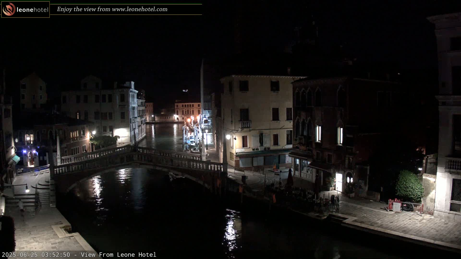 Venice, Canal of Cannaregio , Ponte delle Guglie Bridge Live Cam - Venice, Veneto, Italy
