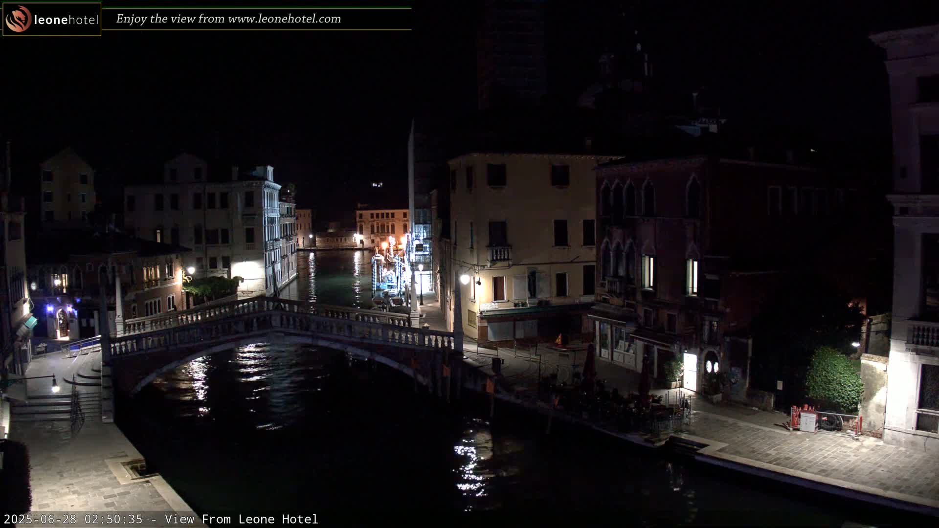 Venice, Canal of Cannaregio , Ponte delle Guglie Bridge Live Cam - Venice, Veneto, Italy