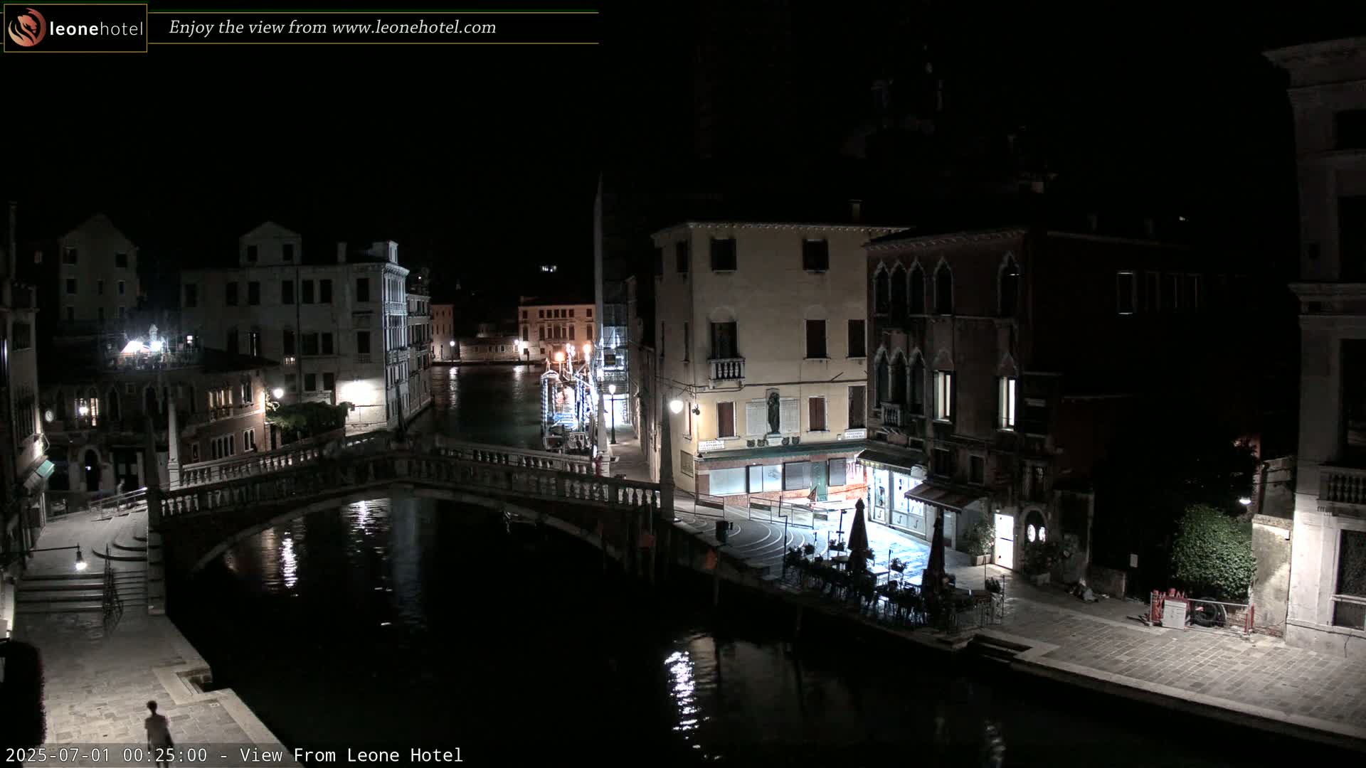Venice, Canal of Cannaregio , Ponte delle Guglie Bridge Live Cam - Venice, Veneto, Italy