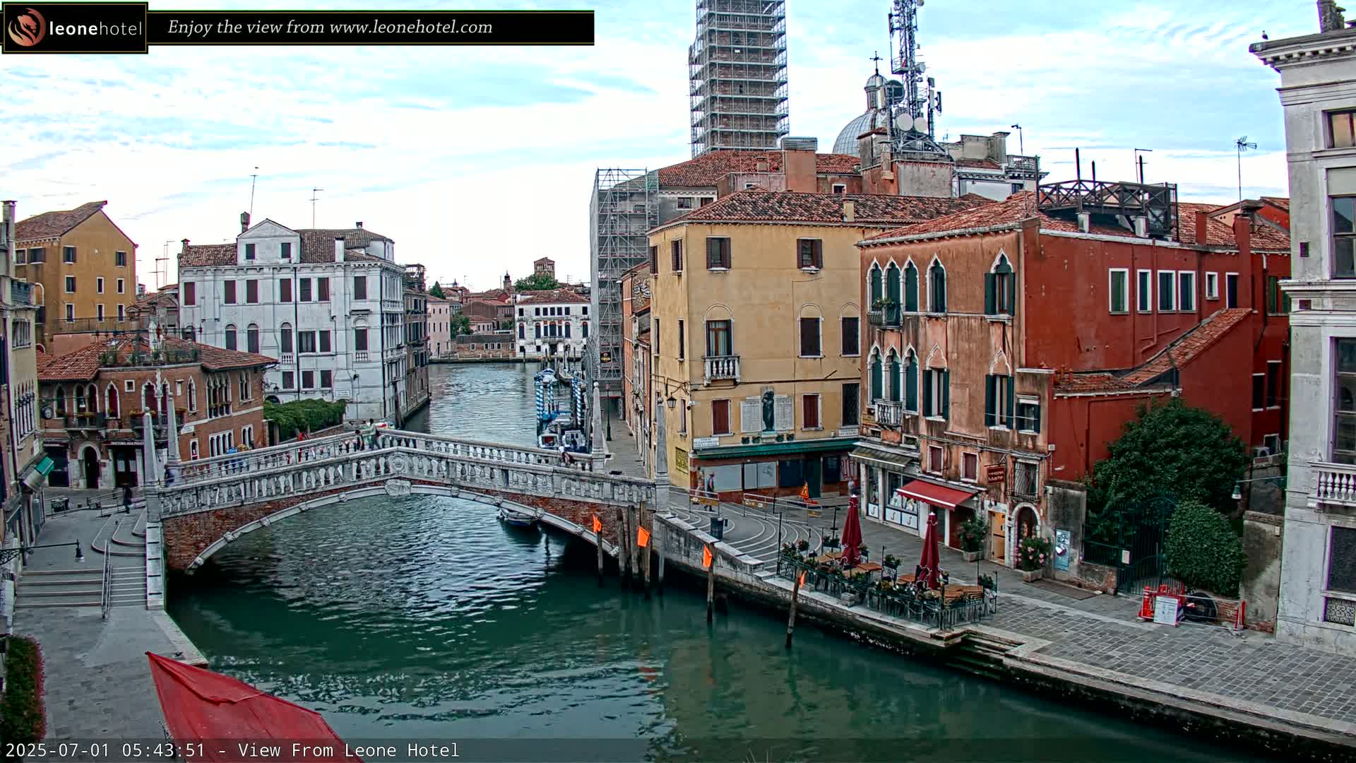 Venice, Canal of Cannaregio , Ponte delle Guglie Bridge Live Cam - Venice, Veneto, Italy