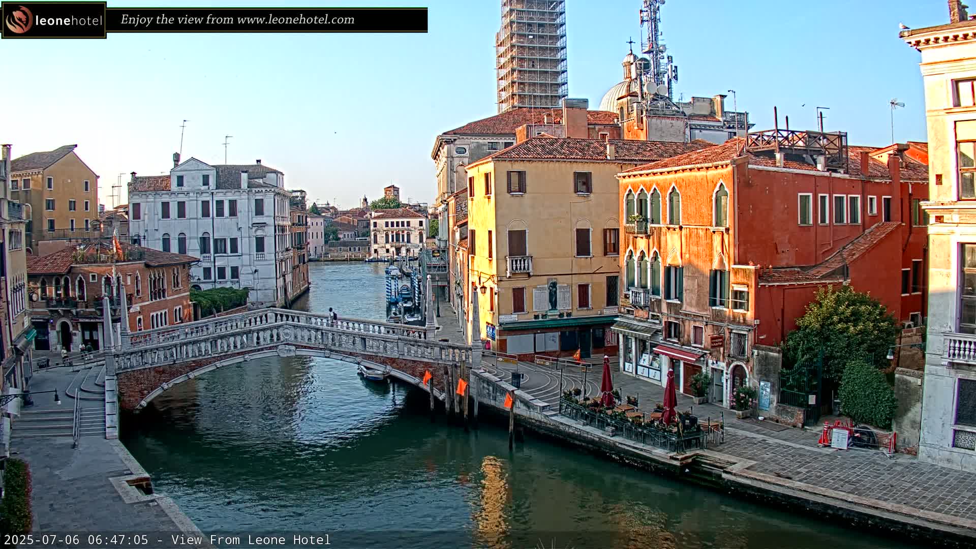 Venice, Canal of Cannaregio , Ponte delle Guglie Bridge Live Cam - Venice, Veneto, Italy