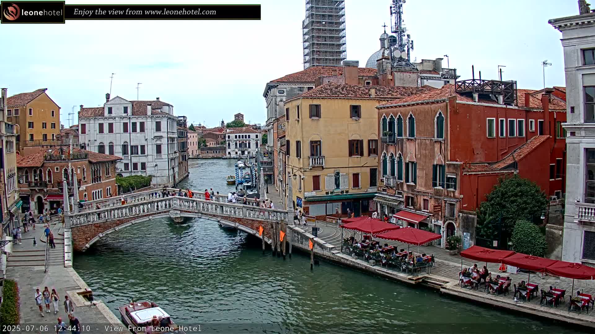 Venice, Canal of Cannaregio , Ponte delle Guglie Bridge Live Cam - Venice, Veneto, Italy