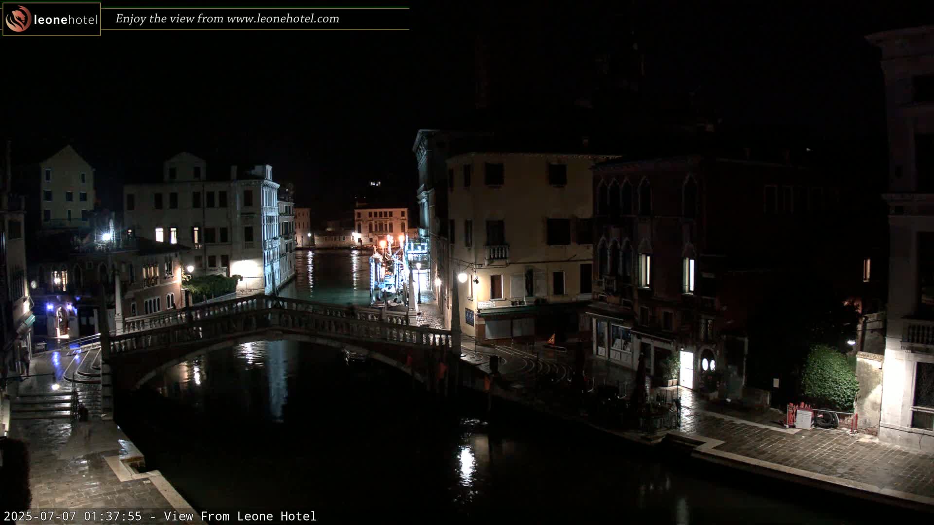 Venice, Canal of Cannaregio , Ponte delle Guglie Bridge Live Cam - Venice, Veneto, Italy