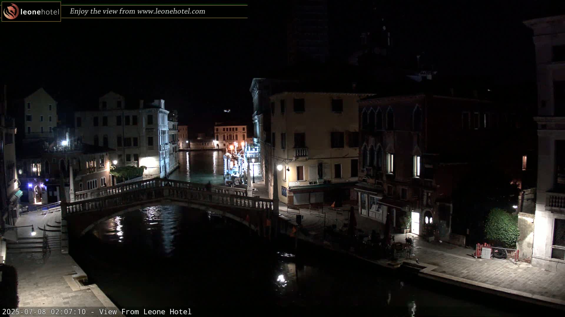 Venice, Canal of Cannaregio , Ponte delle Guglie Bridge Live Cam - Venice, Veneto, Italy