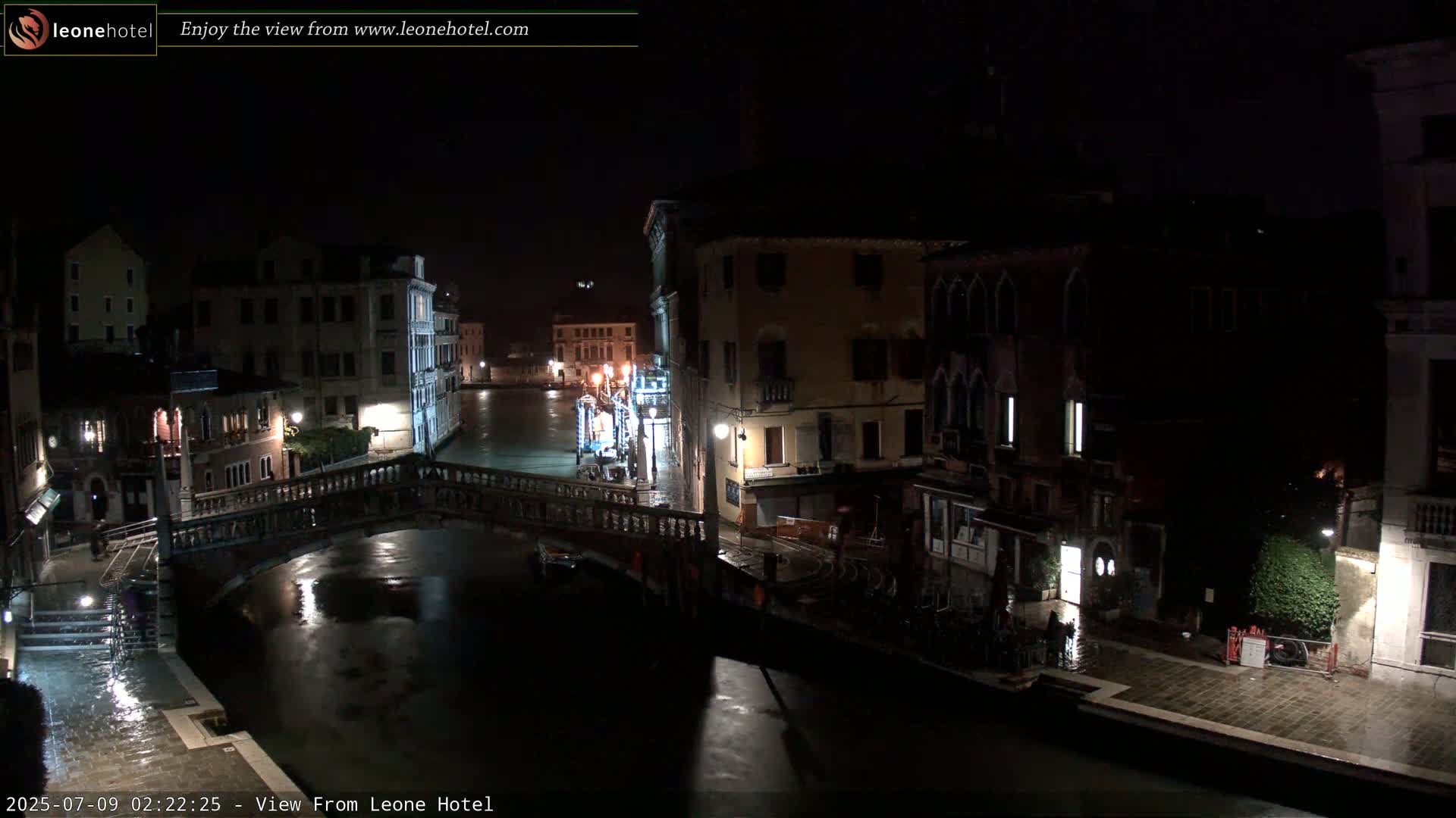 Venice, Canal of Cannaregio , Ponte delle Guglie Bridge Live Cam - Venice, Veneto, Italy