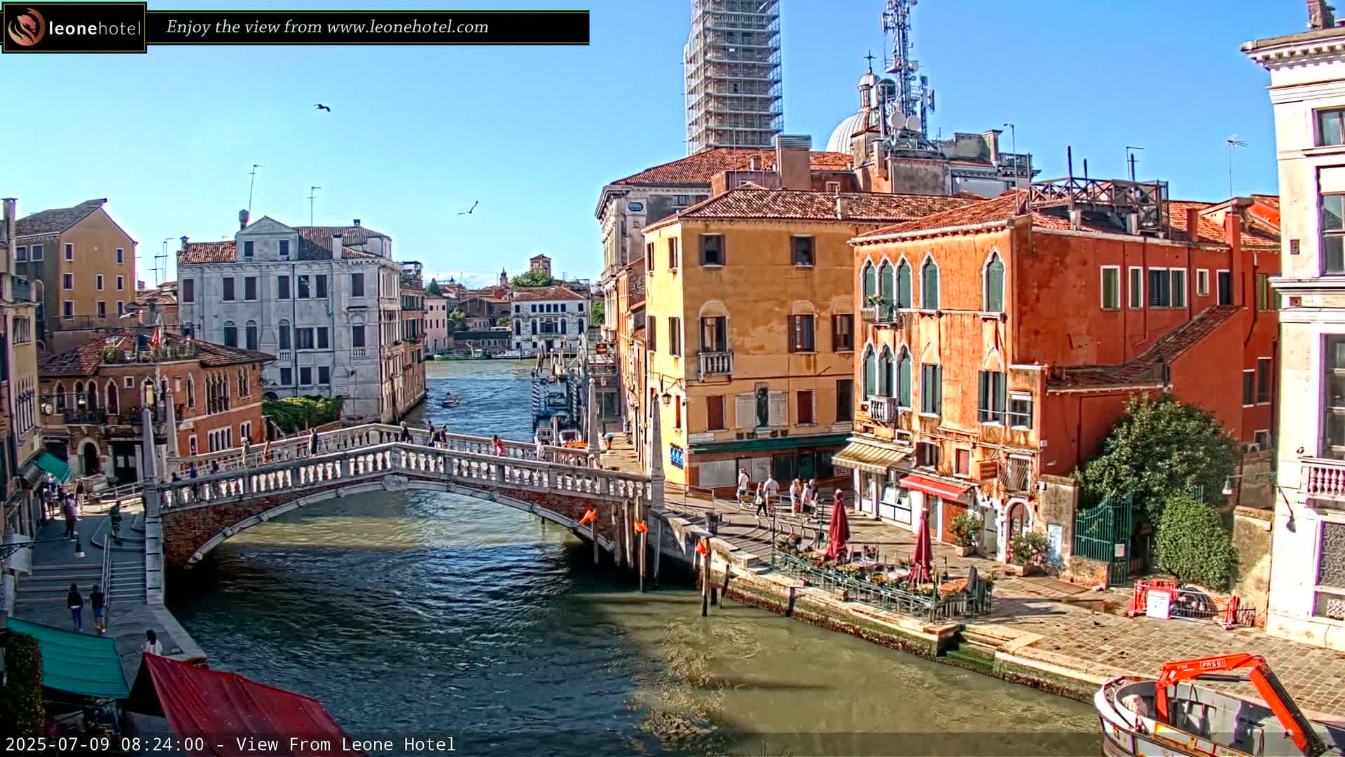 Venice, Canal of Cannaregio , Ponte delle Guglie Bridge Live Cam - Venice, Veneto, Italy