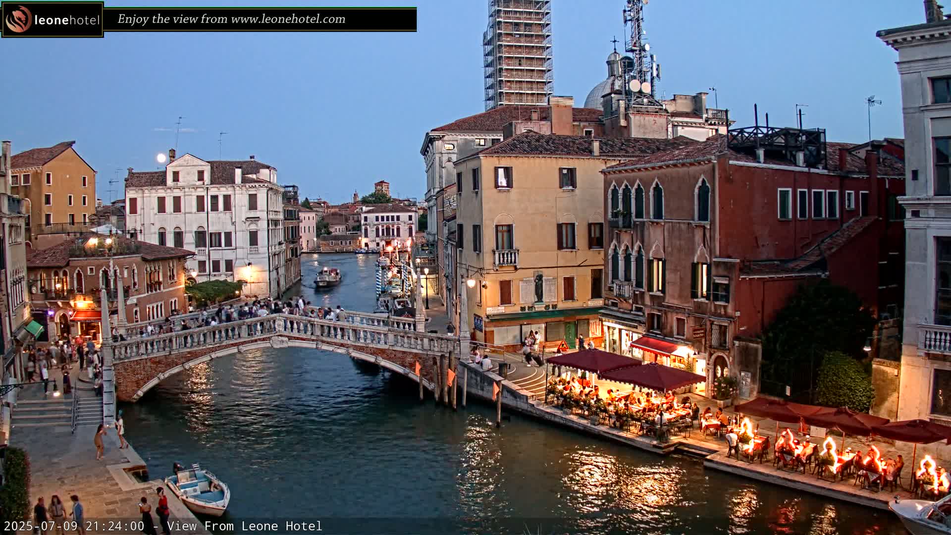Venice, Canal of Cannaregio , Ponte delle Guglie Bridge Live Cam - Venice, Veneto, Italy