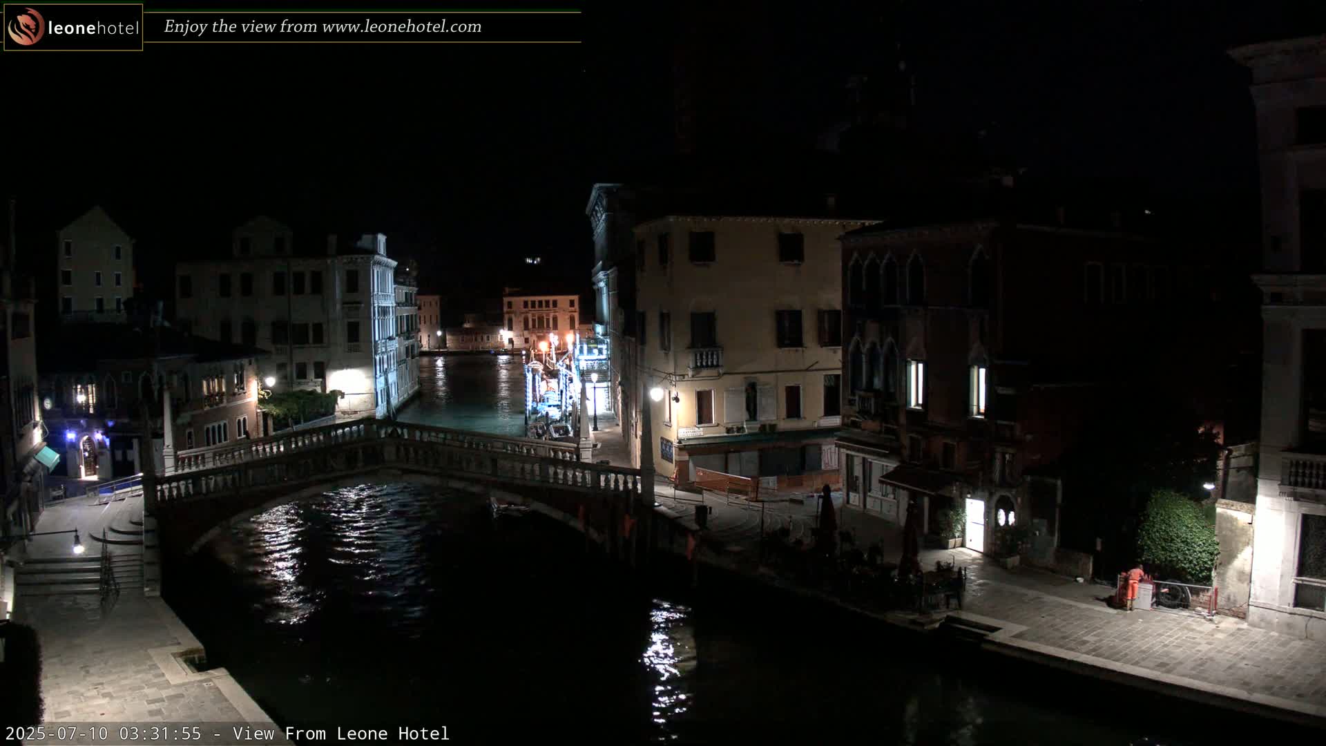 Venice, Canal of Cannaregio , Ponte delle Guglie Bridge Live Cam - Venice, Veneto, Italy