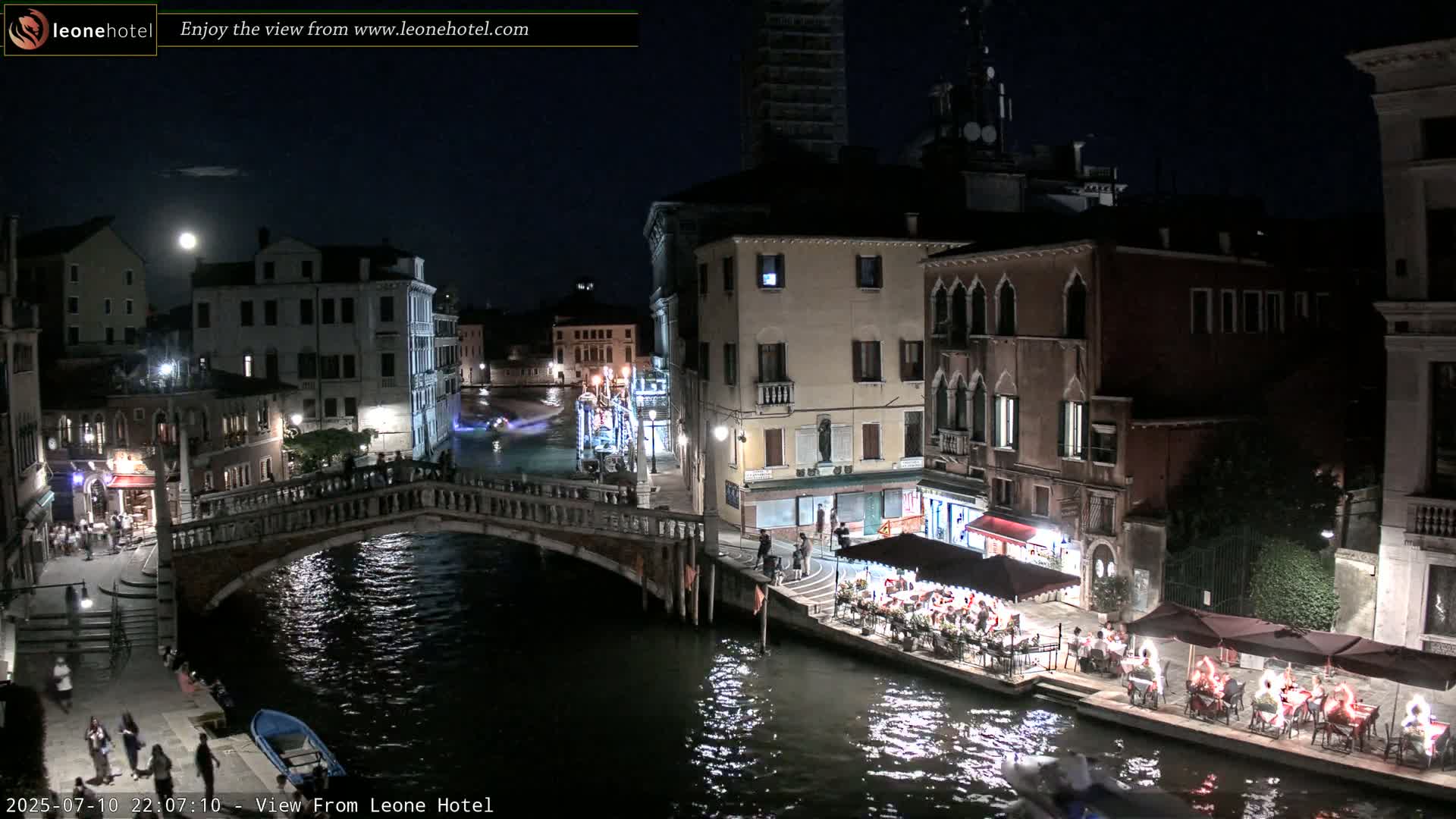 Venice, Canal of Cannaregio , Ponte delle Guglie Bridge Live Cam - Venice, Veneto, Italy