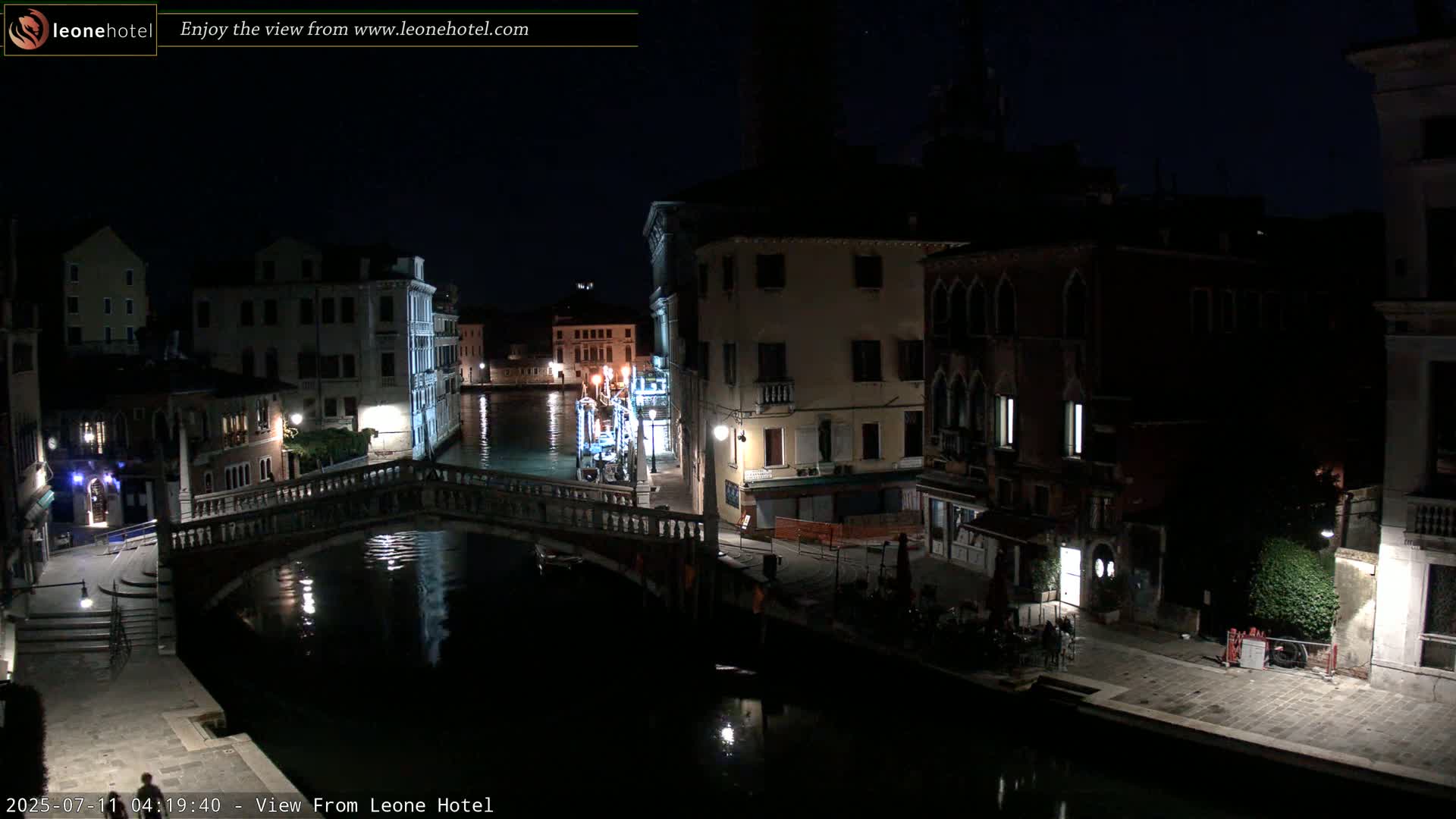 Venice, Canal of Cannaregio , Ponte delle Guglie Bridge Live Cam - Venice, Veneto, Italy