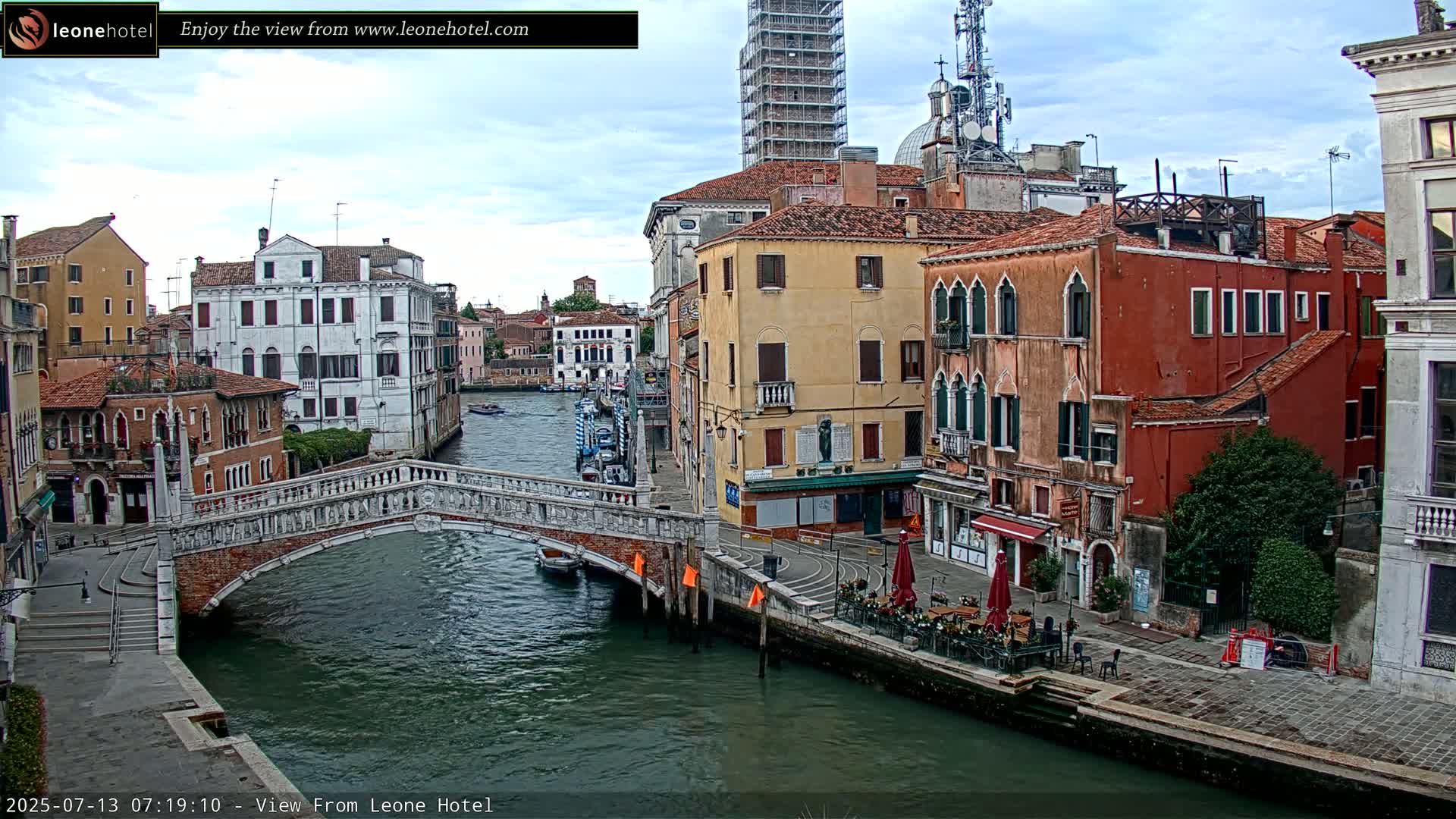 Venice, Canal of Cannaregio , Ponte delle Guglie Bridge Live Cam - Venice, Veneto, Italy