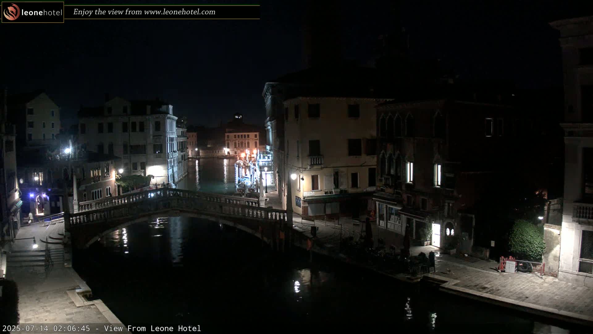 Venice, Canal of Cannaregio , Ponte delle Guglie Bridge Live Cam - Venice, Veneto, Italy