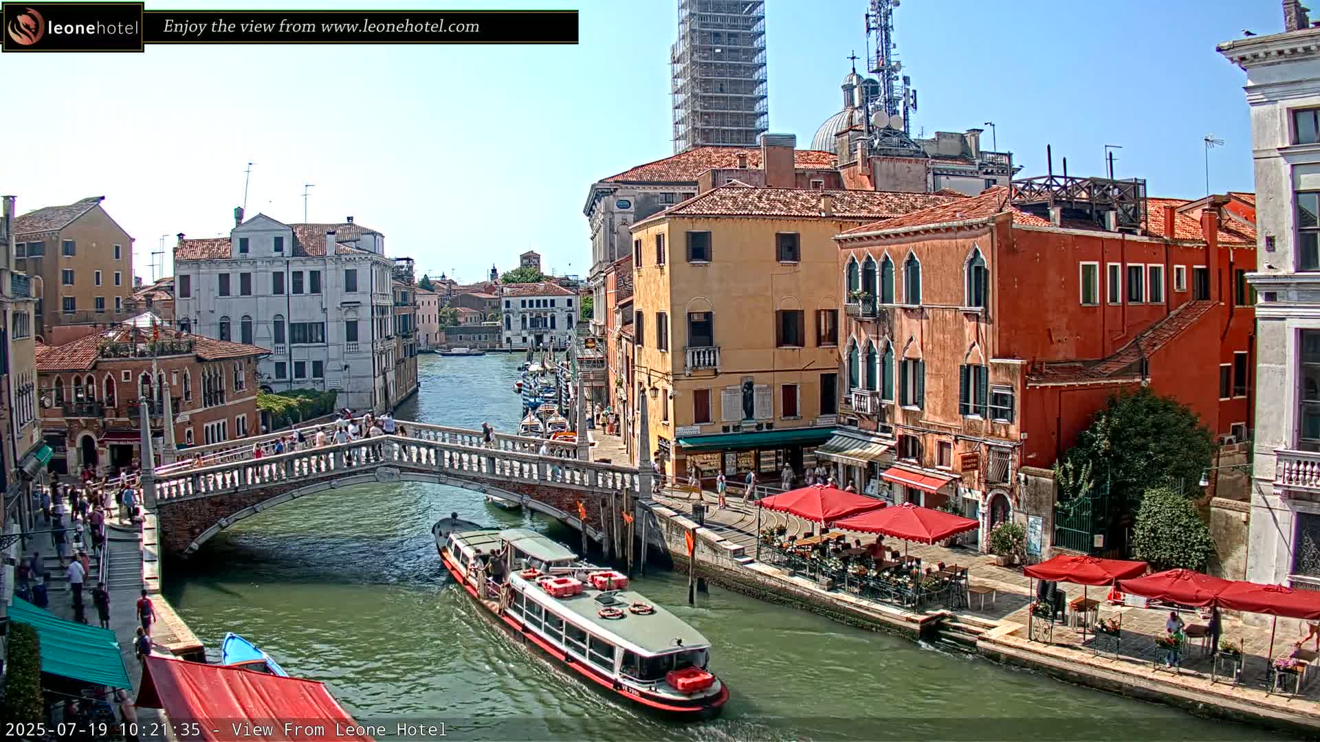 Venice, Canal of Cannaregio , Ponte delle Guglie Bridge Live Cam - Venice, Veneto, Italy