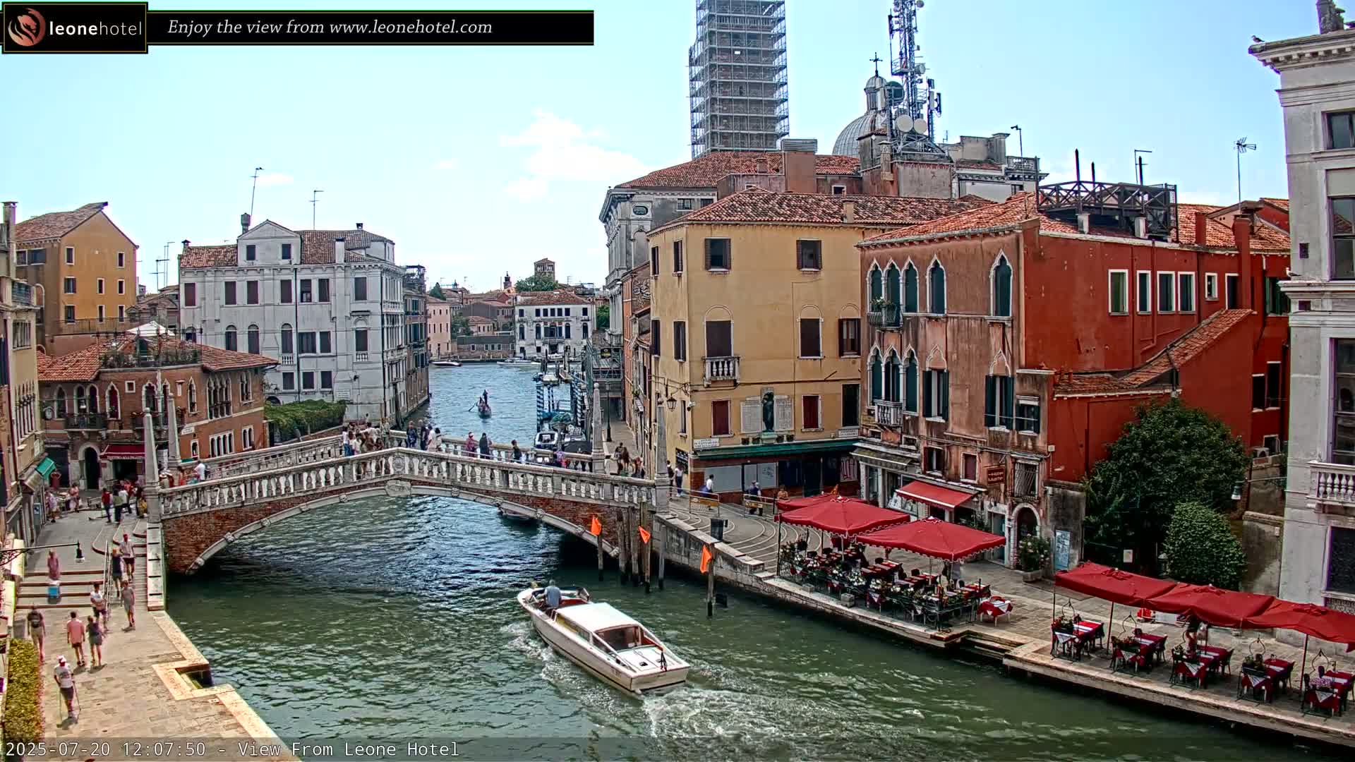 Venice, Canal of Cannaregio , Ponte delle Guglie Bridge Live Cam - Venice, Veneto, Italy