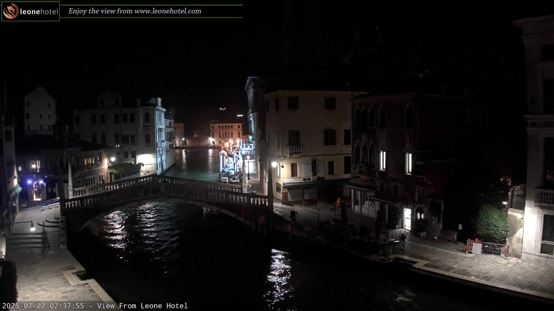 Venice, Canal of Cannaregio , Ponte delle Guglie Bridge Live Cam - Venice, Veneto, Italy