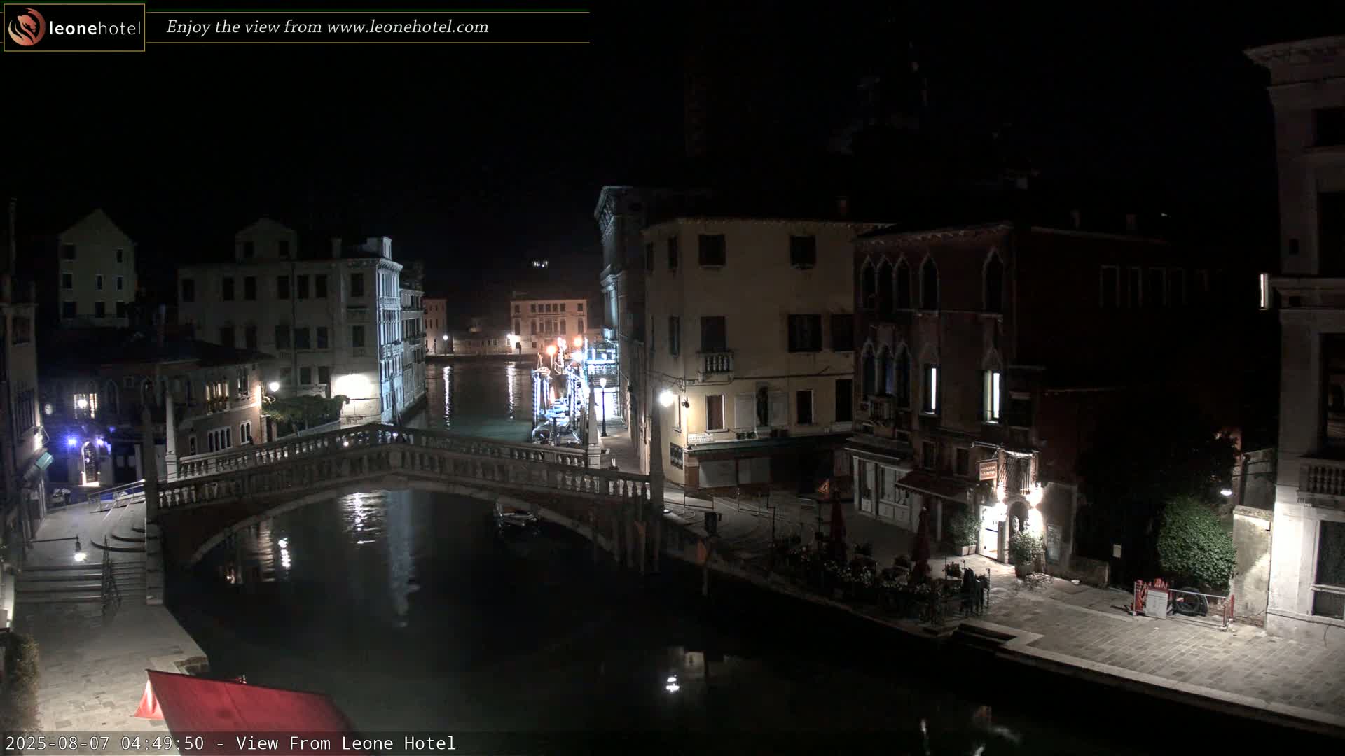 Venice, Canal of Cannaregio , Ponte delle Guglie Bridge Live Cam - Venice, Veneto, Italy