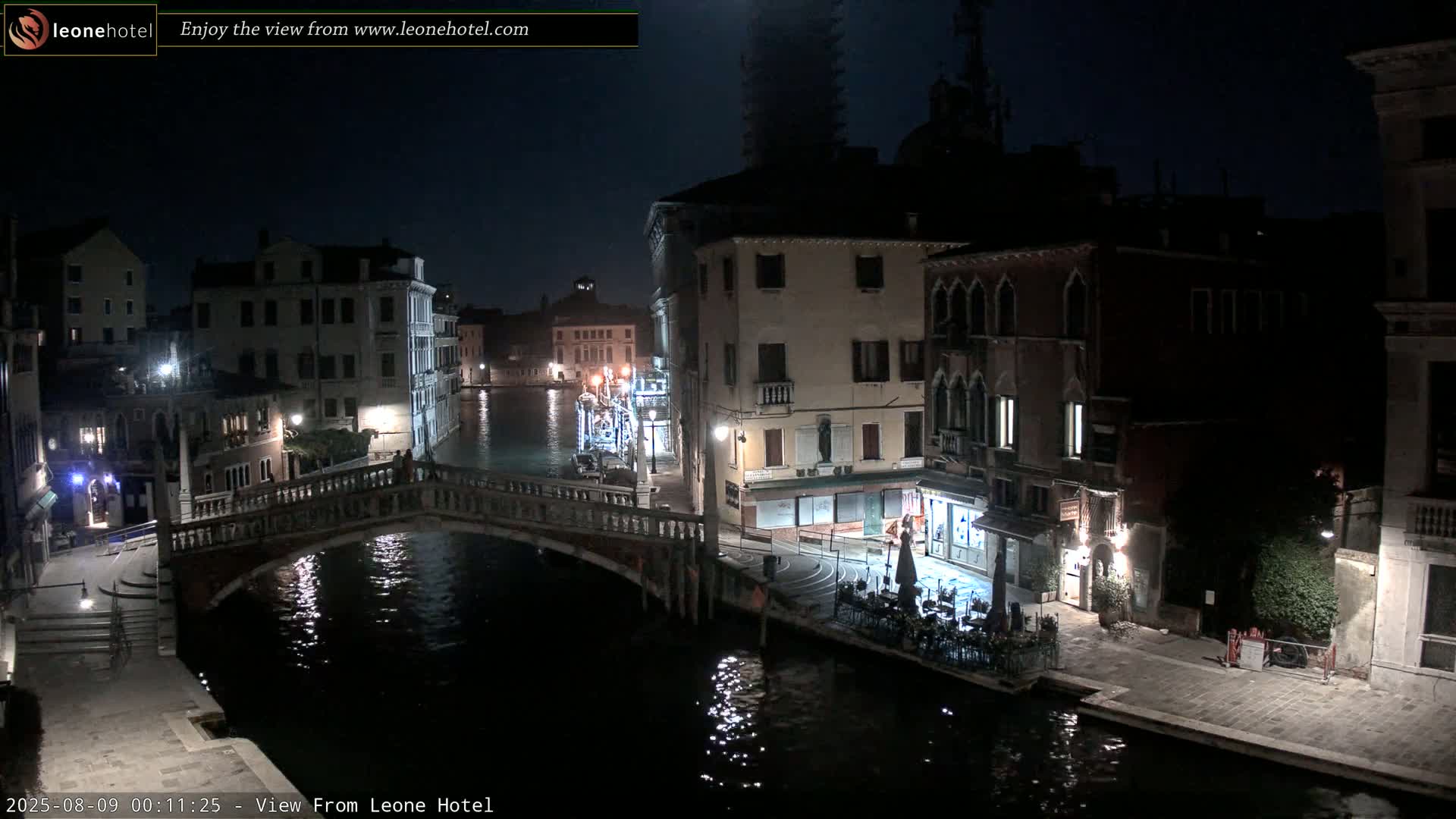 Venice, Canal of Cannaregio , Ponte delle Guglie Bridge Live Cam - Venice, Veneto, Italy