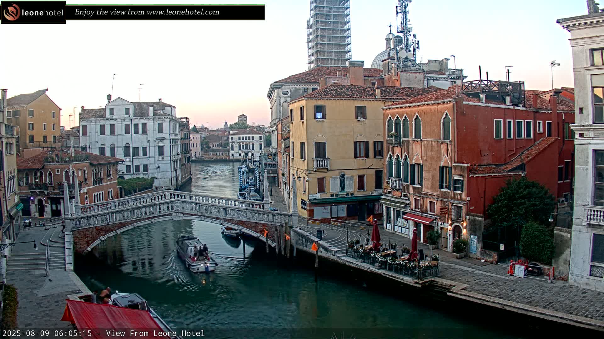 Venice, Canal of Cannaregio , Ponte delle Guglie Bridge Live Cam - Venice, Veneto, Italy