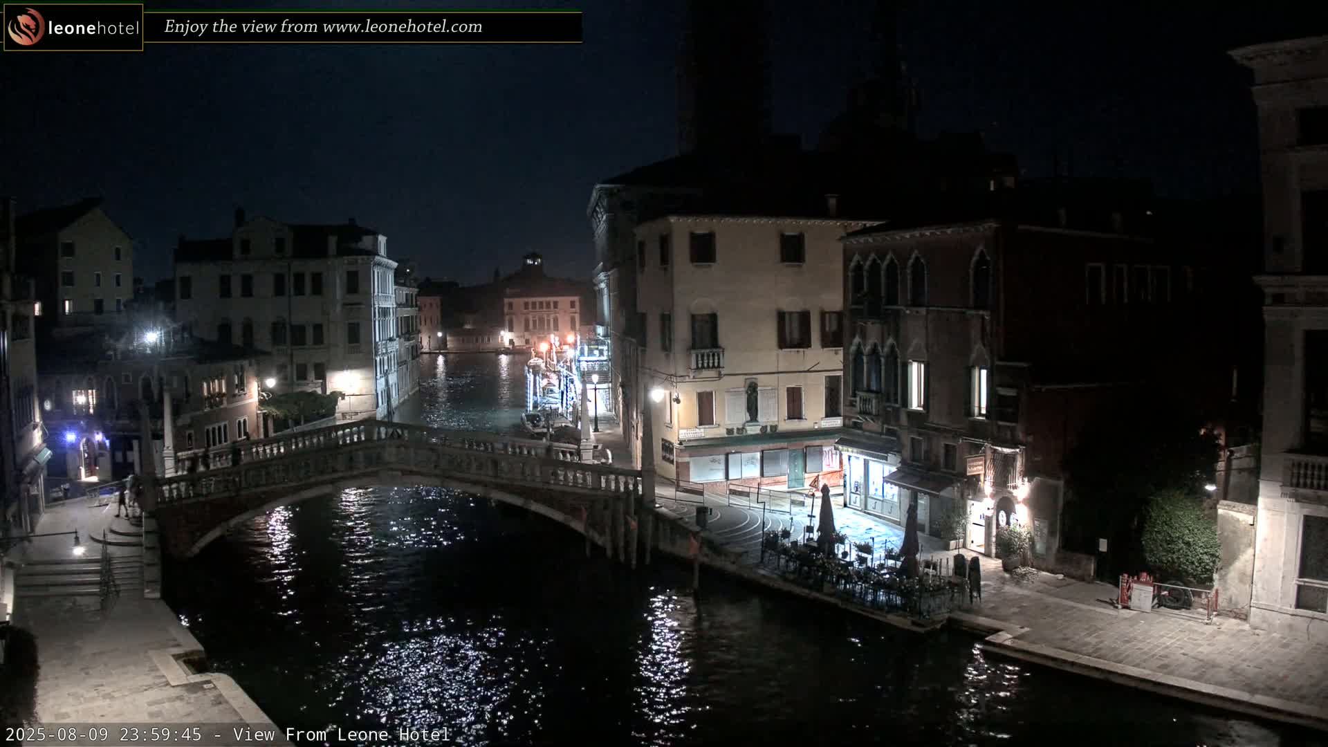 Venice, Canal of Cannaregio , Ponte delle Guglie Bridge Live Cam - Venice, Veneto, Italy
