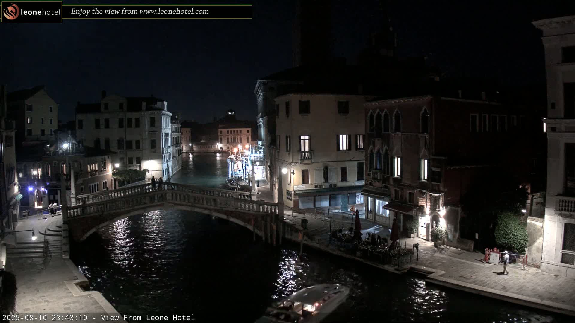 Venice, Canal of Cannaregio , Ponte delle Guglie Bridge Live Cam - Venice, Veneto, Italy