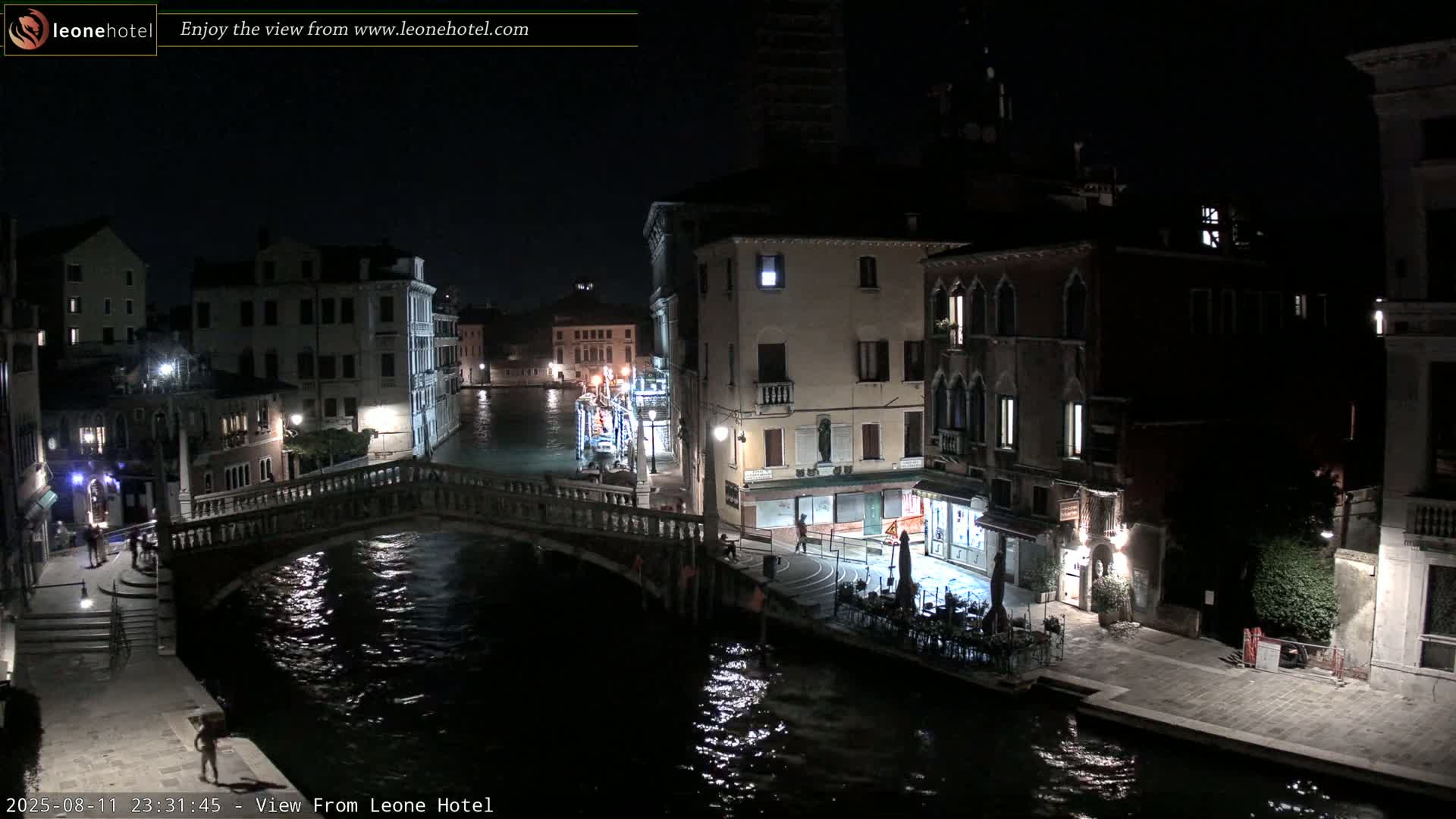 Venice, Canal of Cannaregio , Ponte delle Guglie Bridge Live Cam - Venice, Veneto, Italy