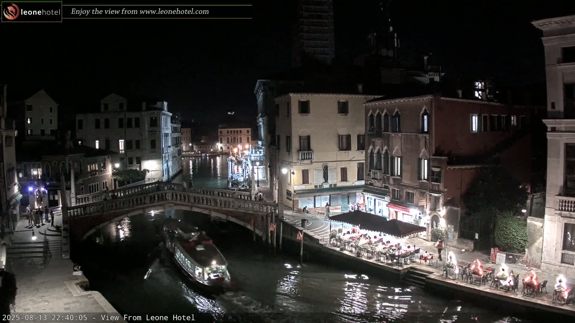 Venice, Canal of Cannaregio , Ponte delle Guglie Bridge Live Cam - Venice, Veneto, Italy